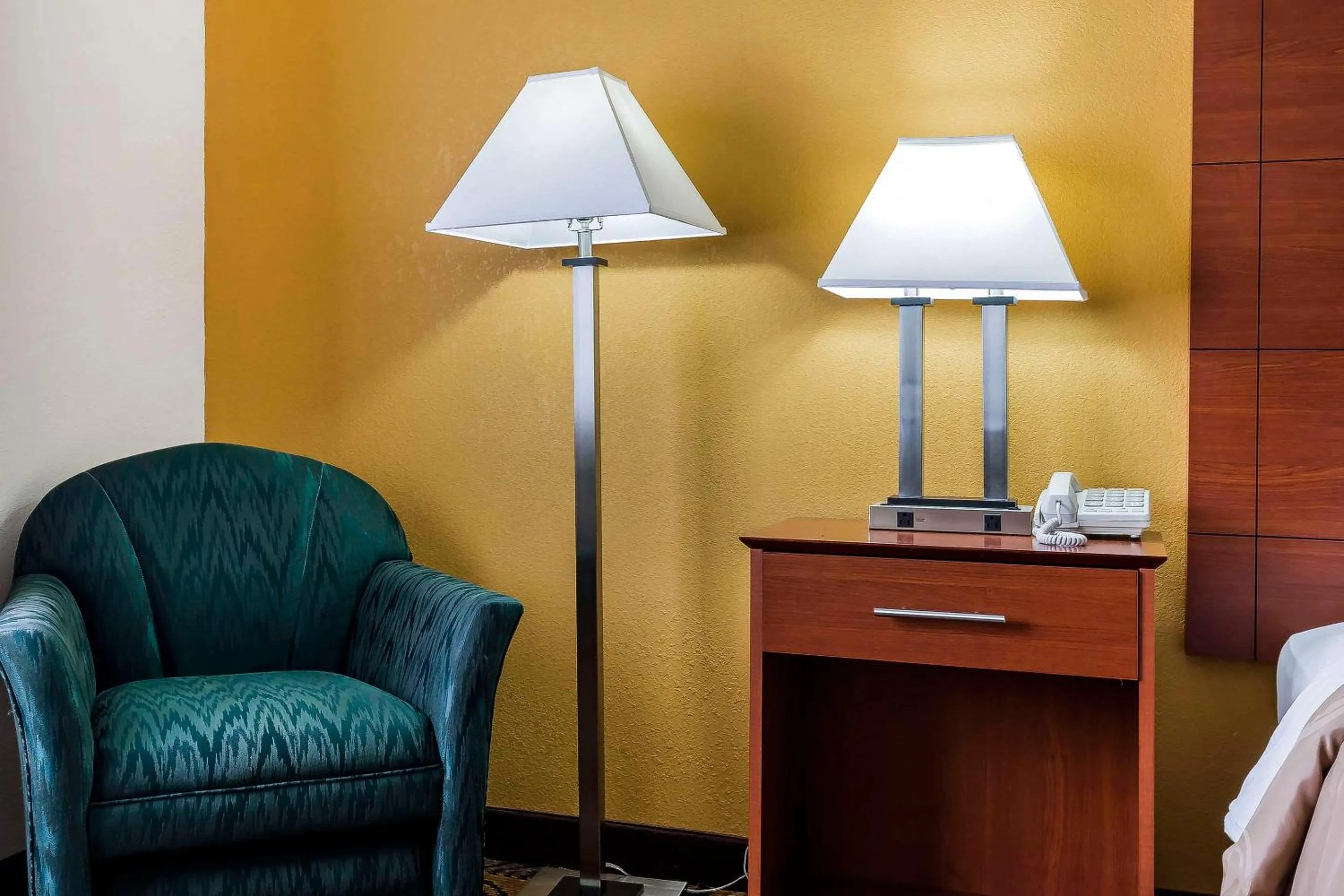 Bedroom in Quality Inn Sycamore - DeKalb