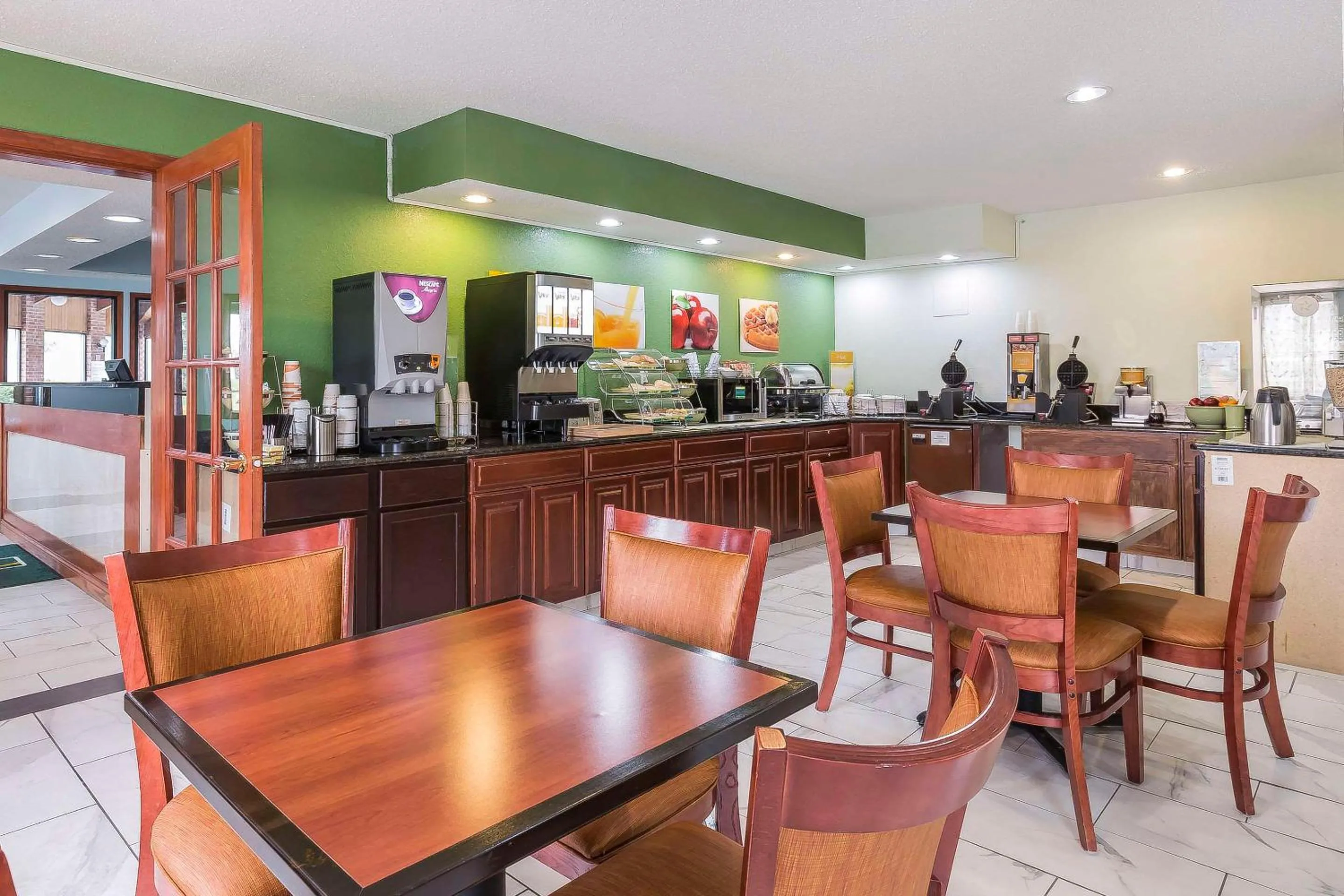 Breakfast in Quality Inn Sycamore - DeKalb