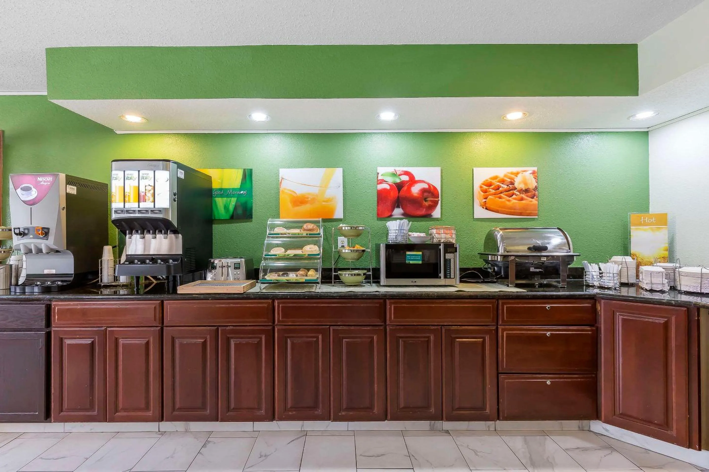 Breakfast in Quality Inn Sycamore - DeKalb