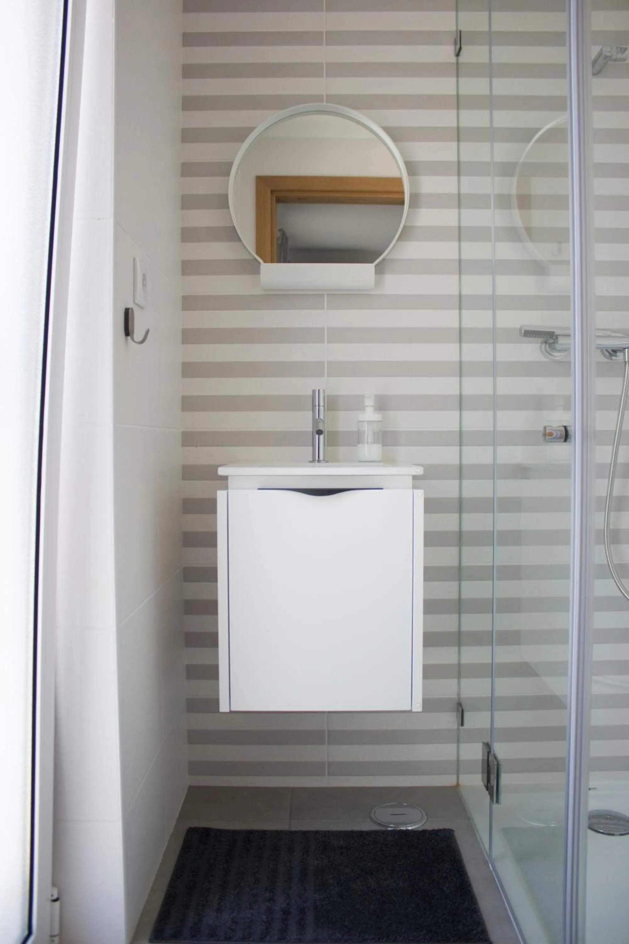 Bathroom in ALMAS ROOMS