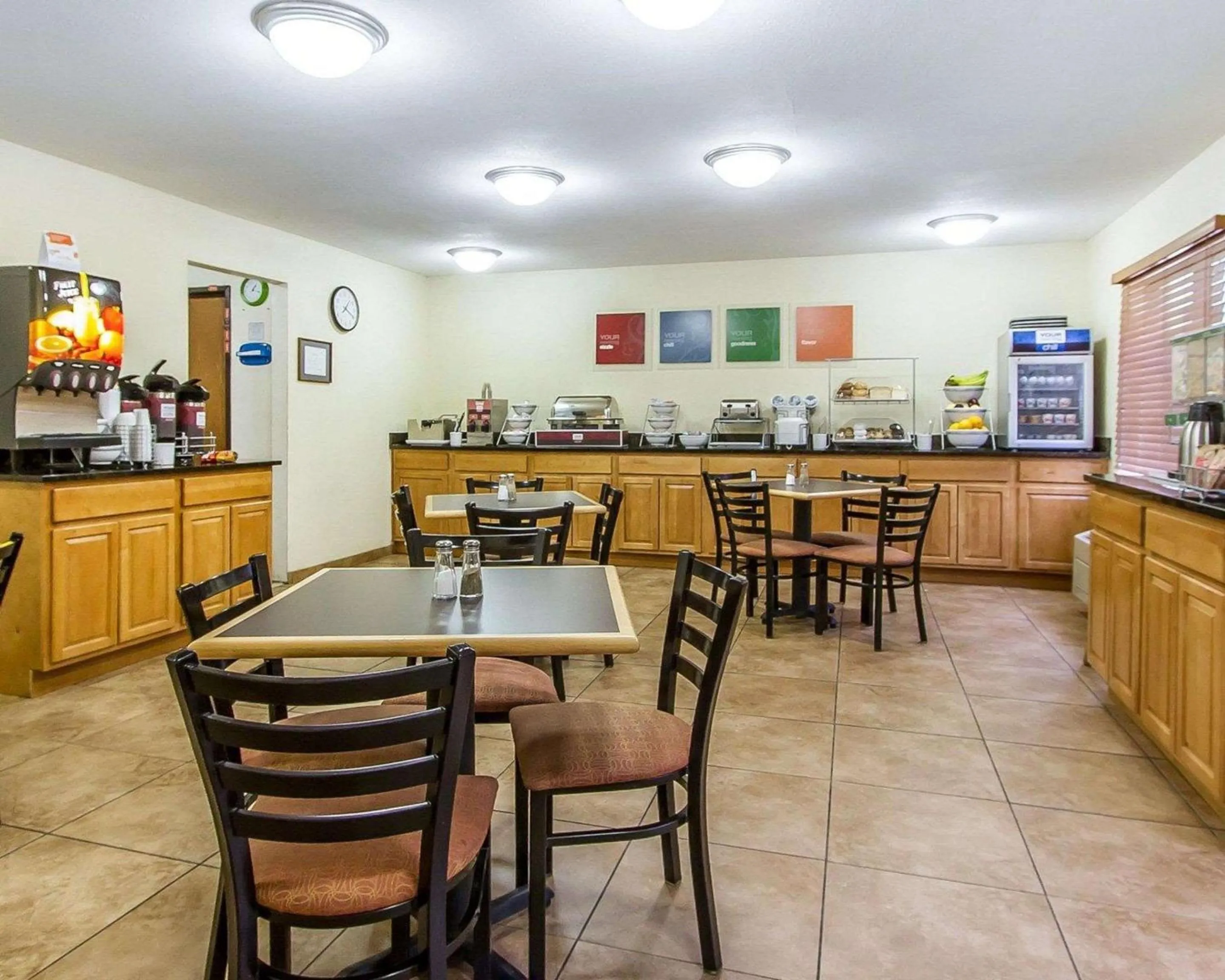 Restaurant/places to eat in Quality Inn Macomb near University Area