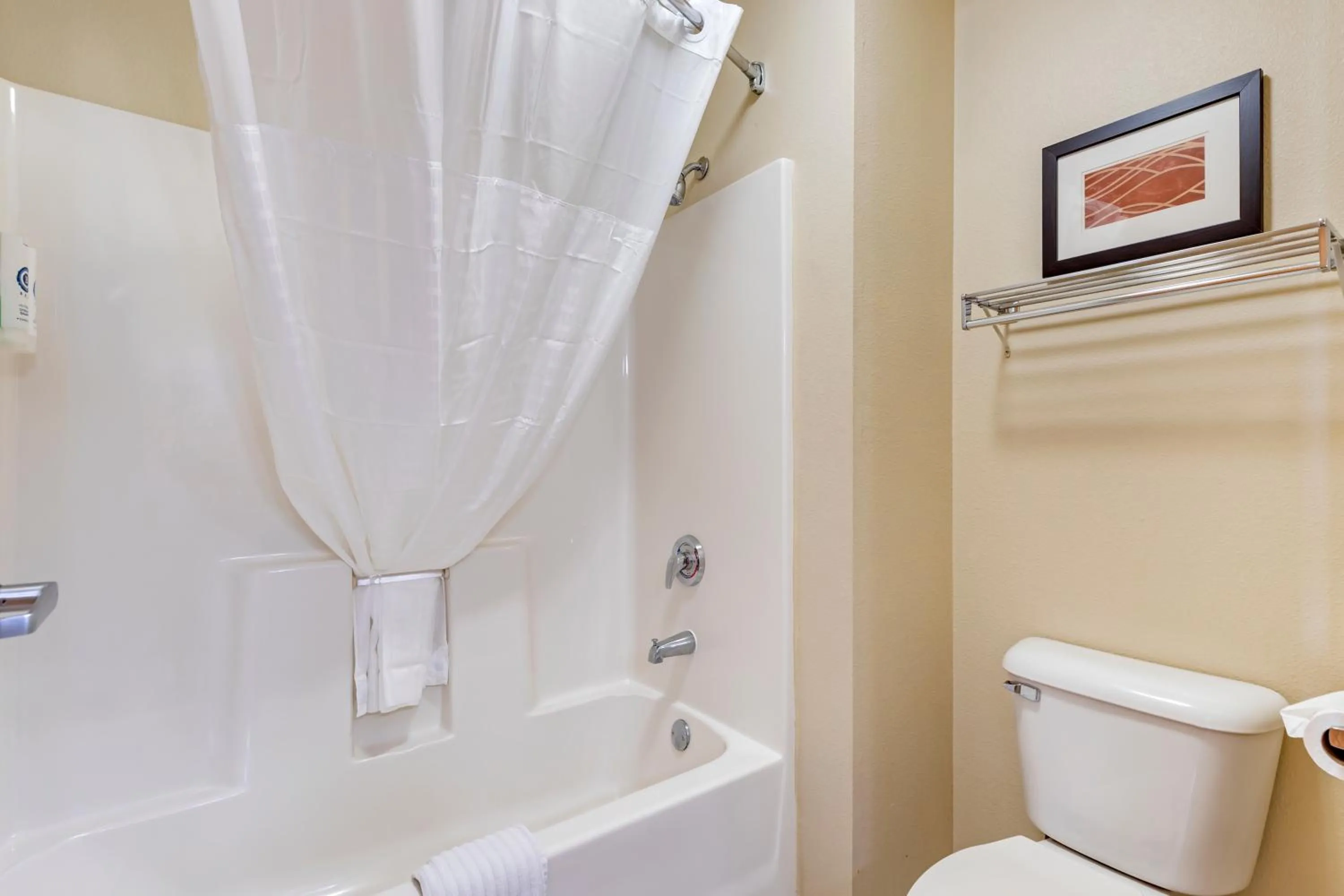 Comfort Inn & Suites East Moline near I-80