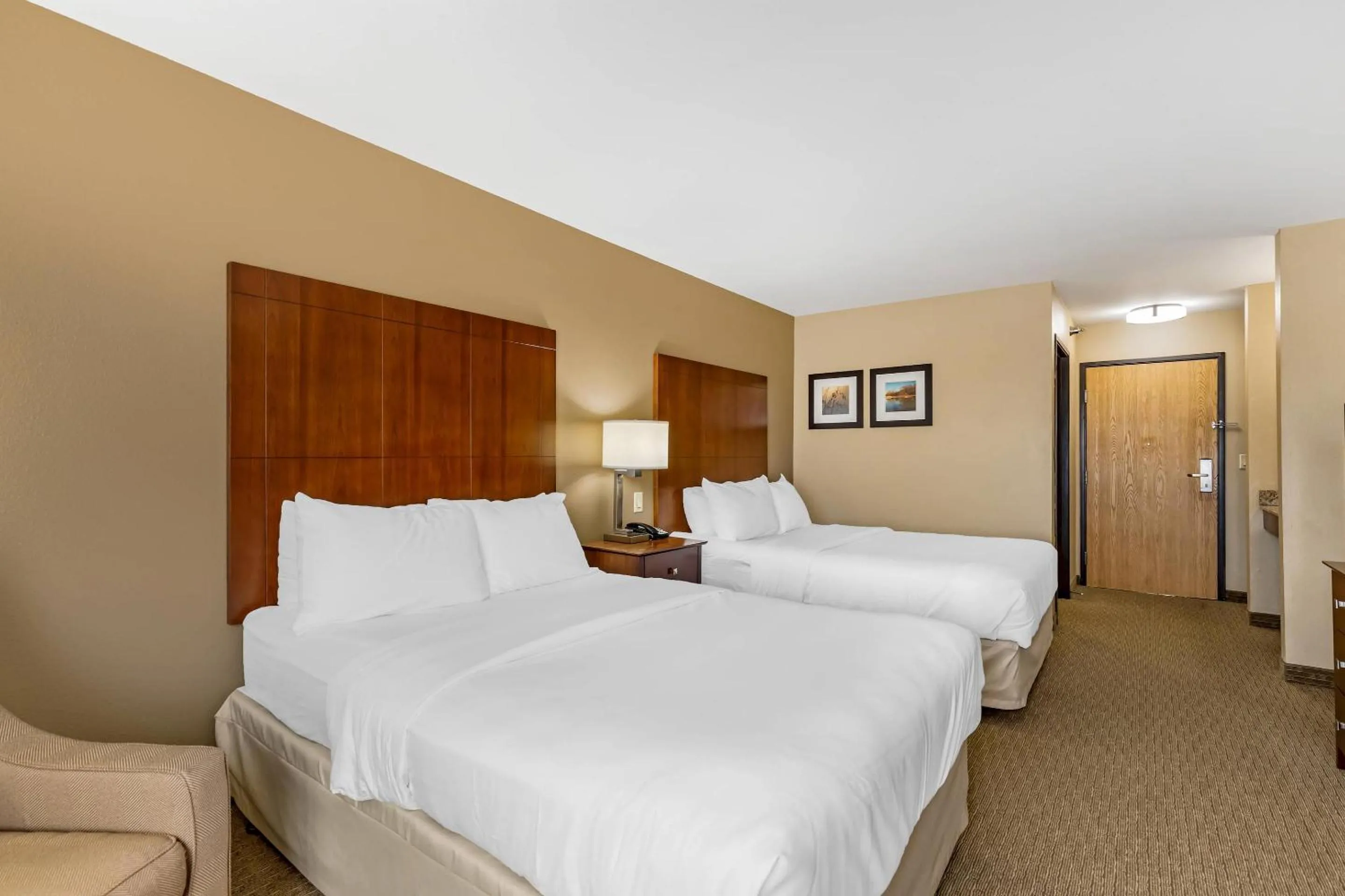 Bedroom, Bed in Comfort Inn & Suites East Moline near I-80
