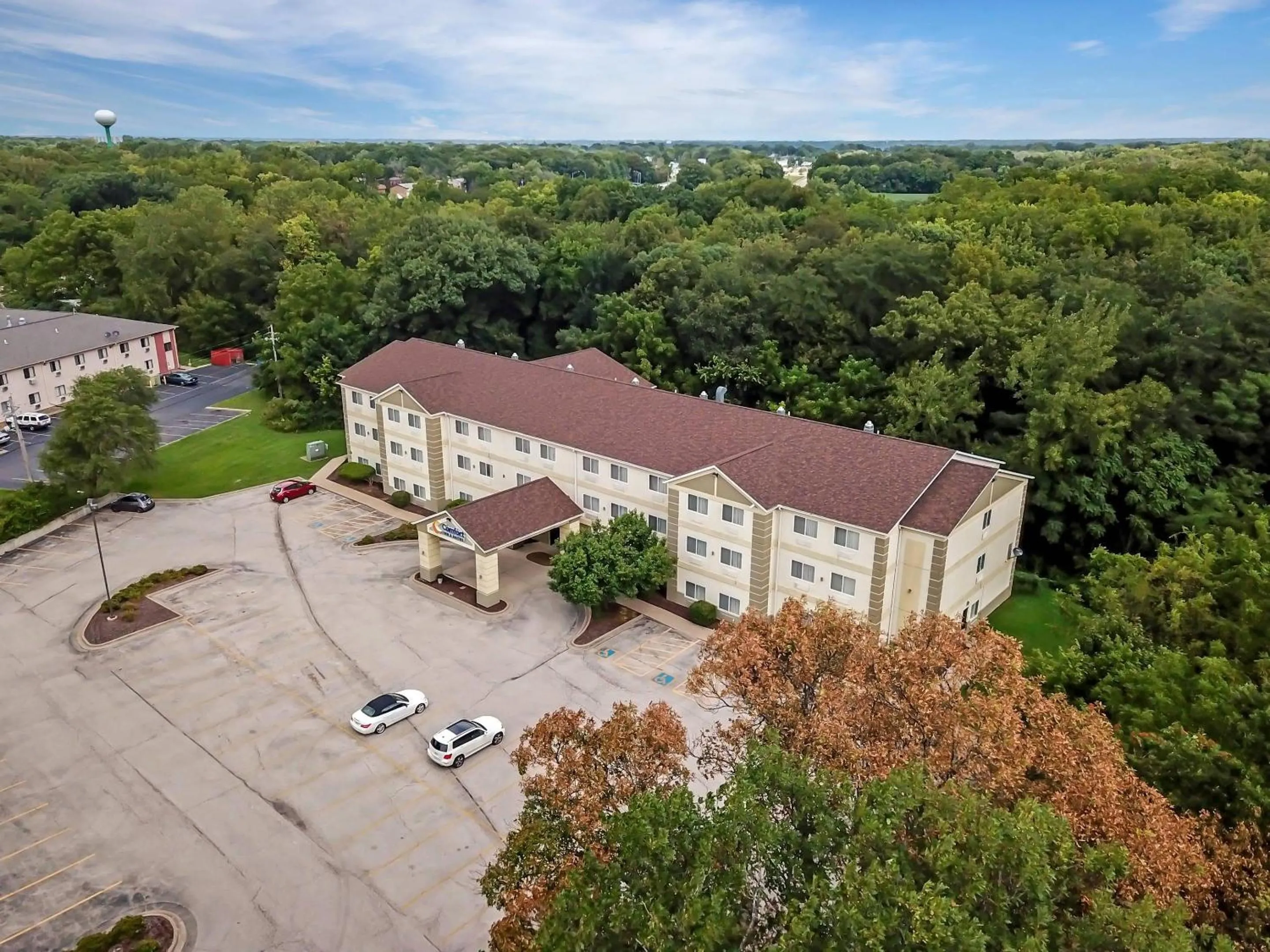 Property building in Comfort Inn & Suites East Moline near I-80