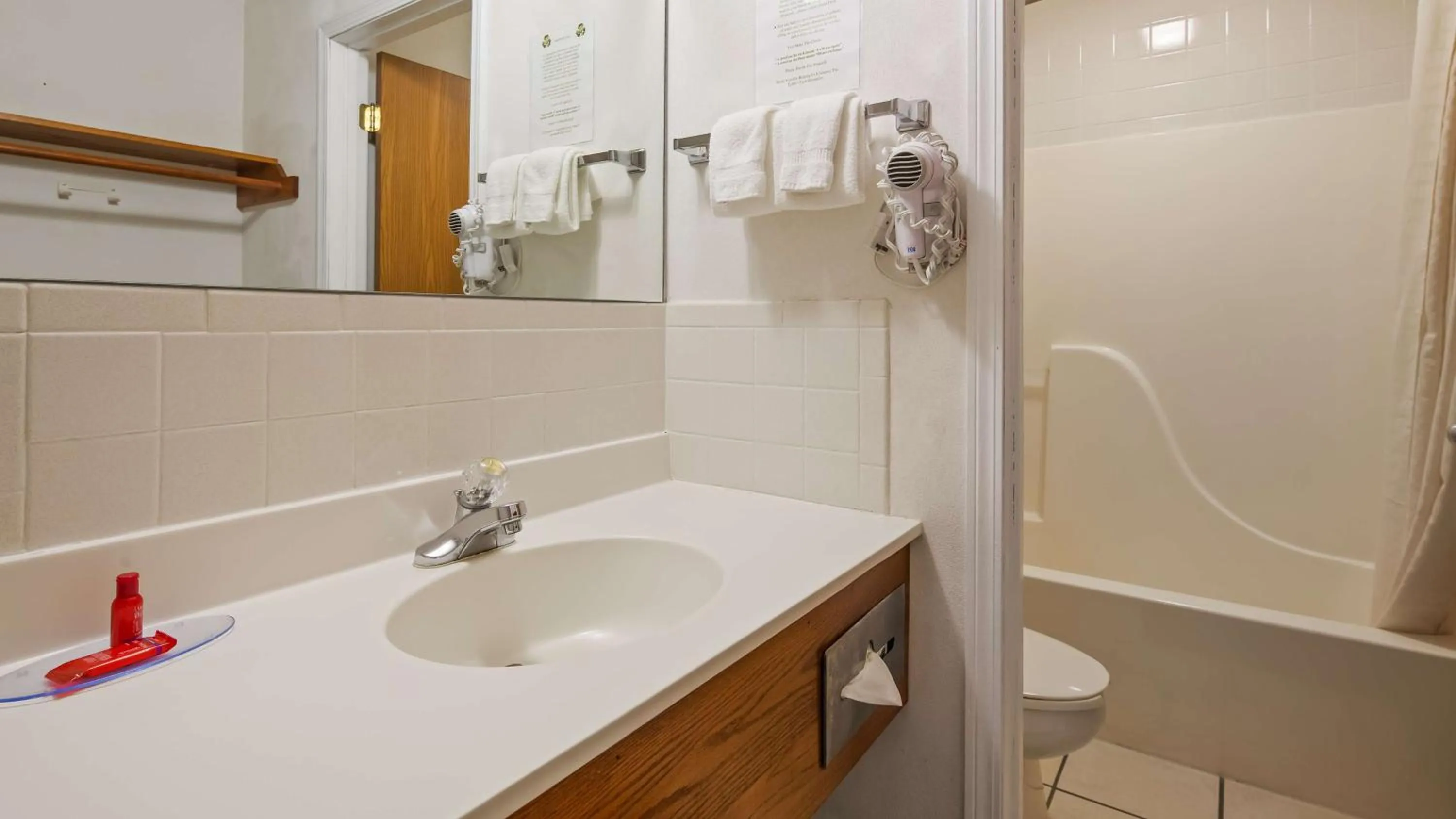 Photo of the whole room in SureStay Hotel by Best Western Greenville