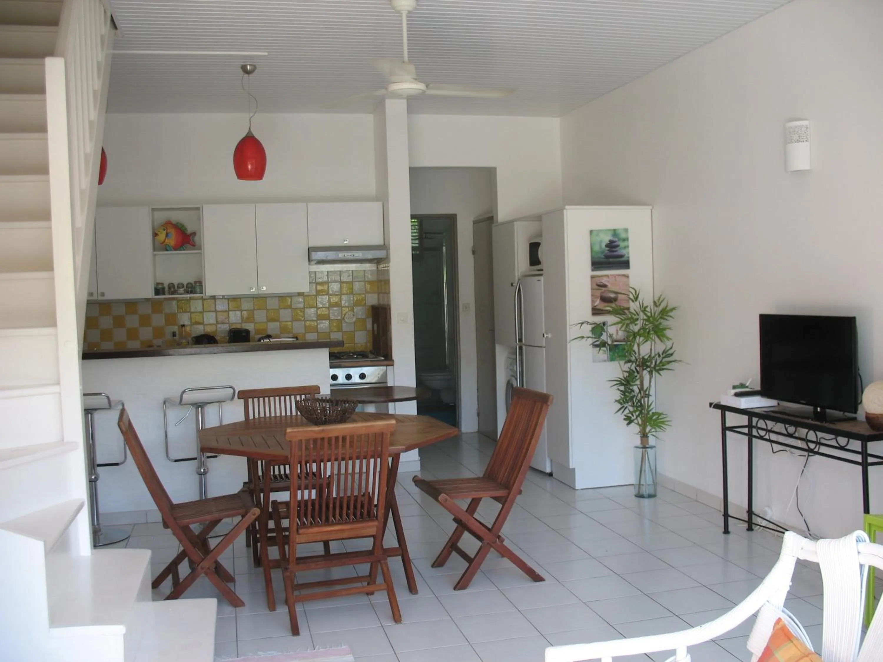 Dining area in GIROFLE