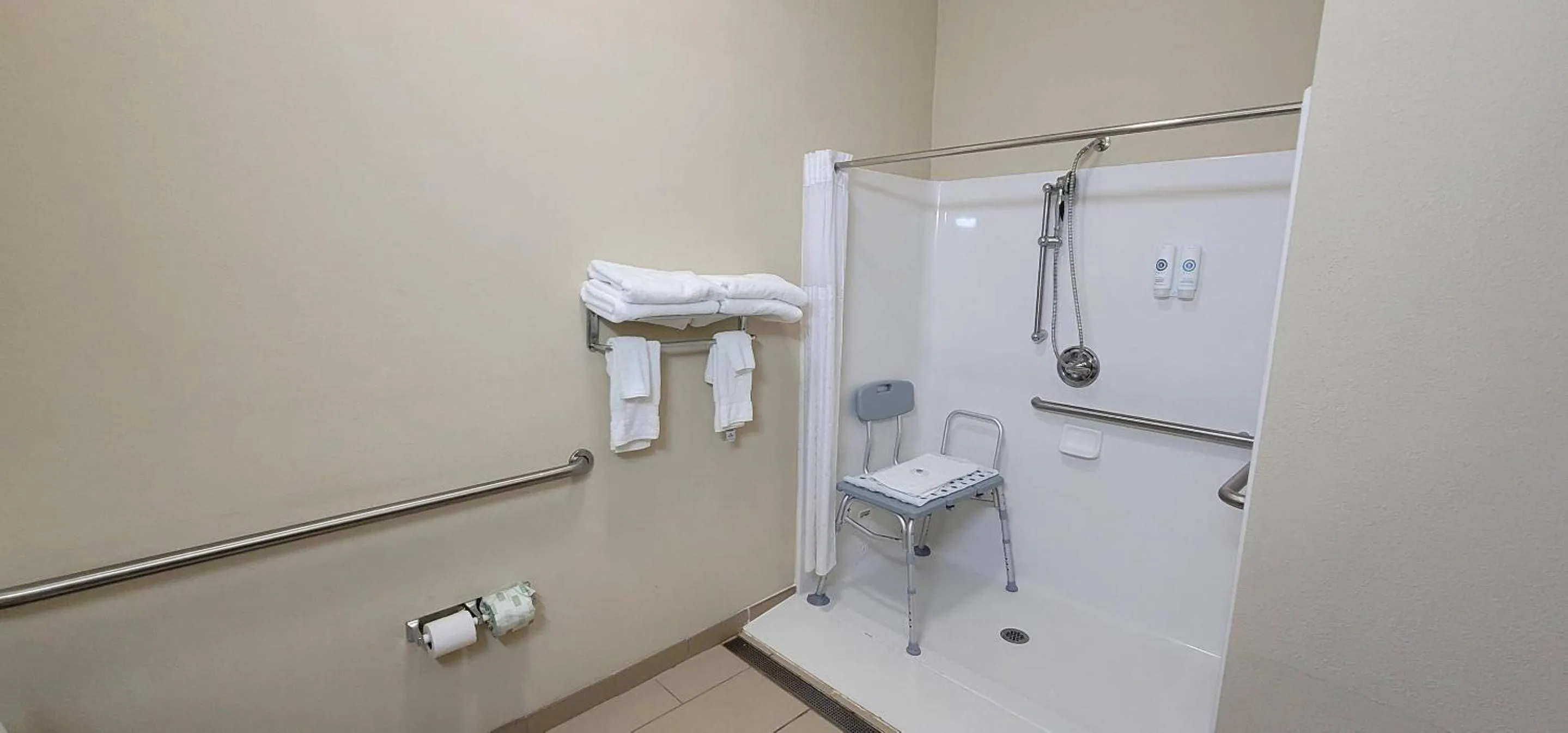 Bedroom in Comfort Inn & Suites Marion I-57