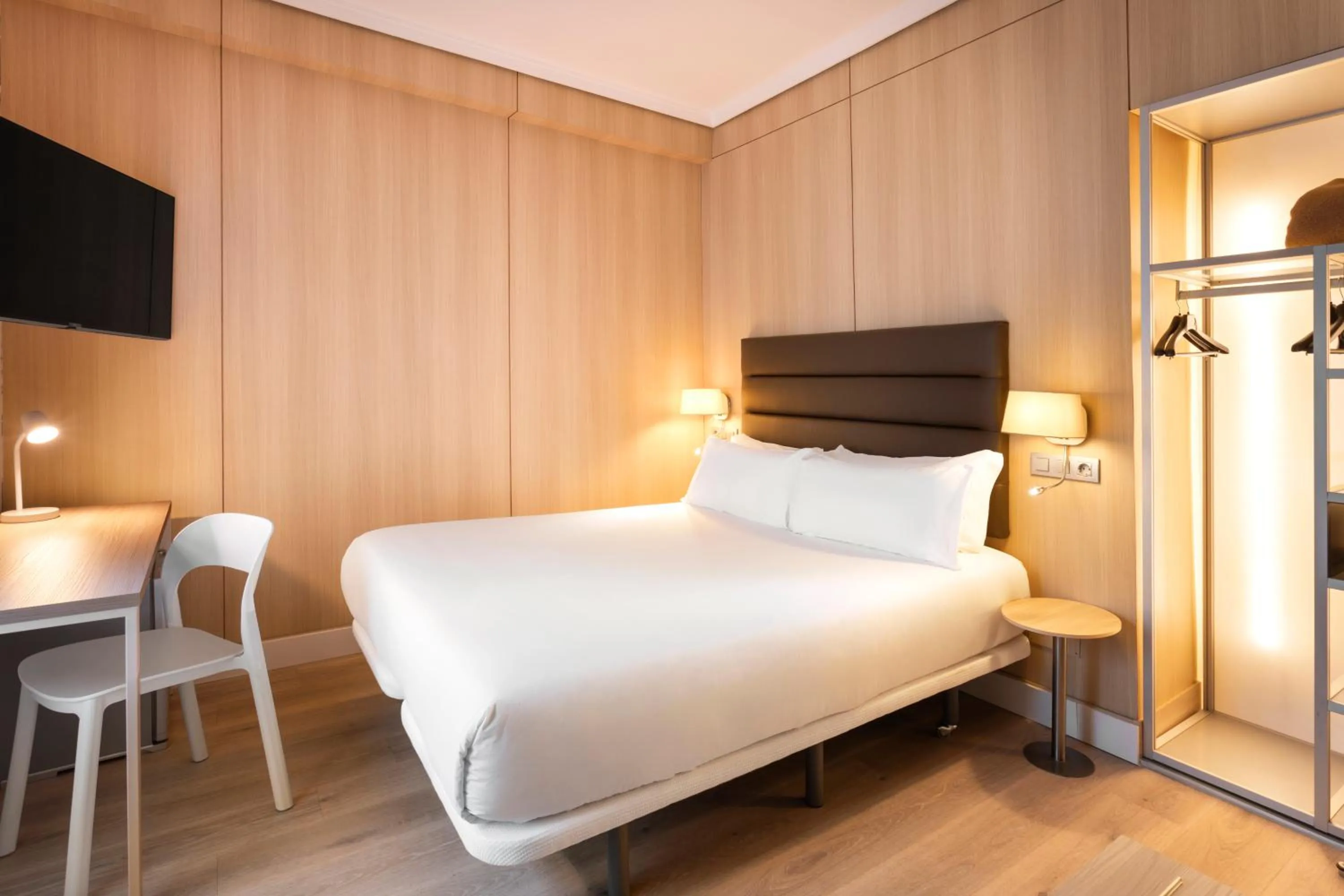 Bed in B&B HOTEL Vitoria General Álava