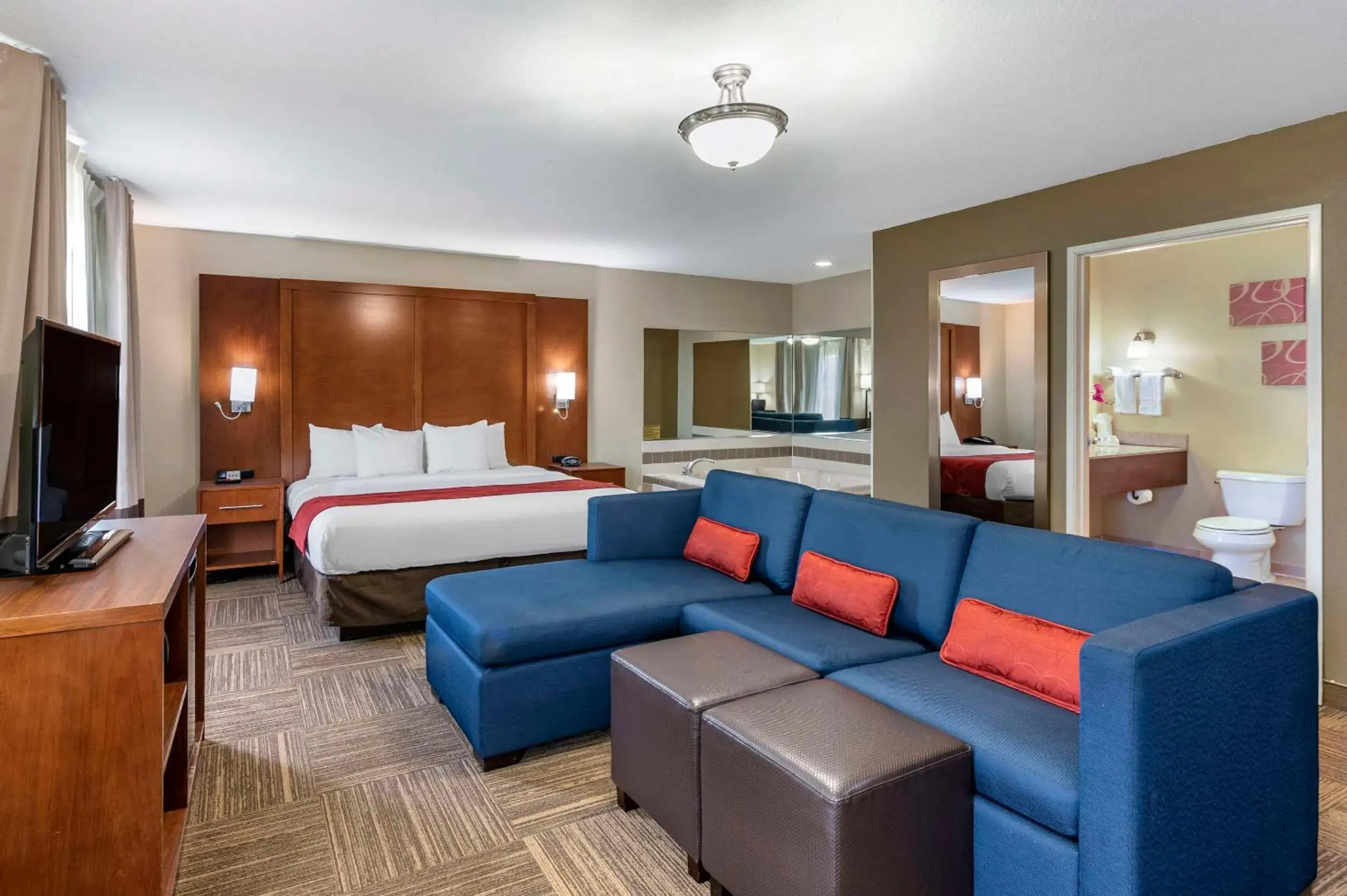 Bedroom, Bed in Comfort Suites Urbana Champaign, University Area Bedroom, Bed in Comfort Suites Urbana Champaign, University Area