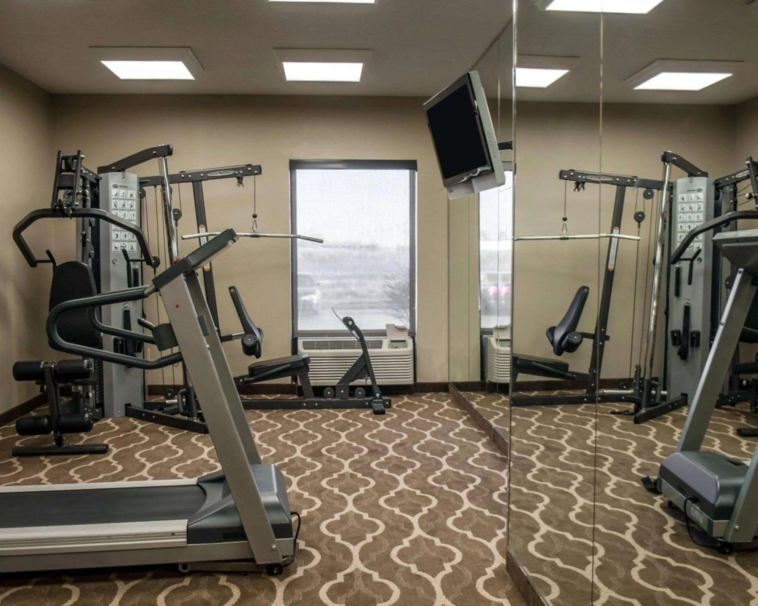 Fitness centre/facilities in Quality Inn & Suites near St Louis and I-255