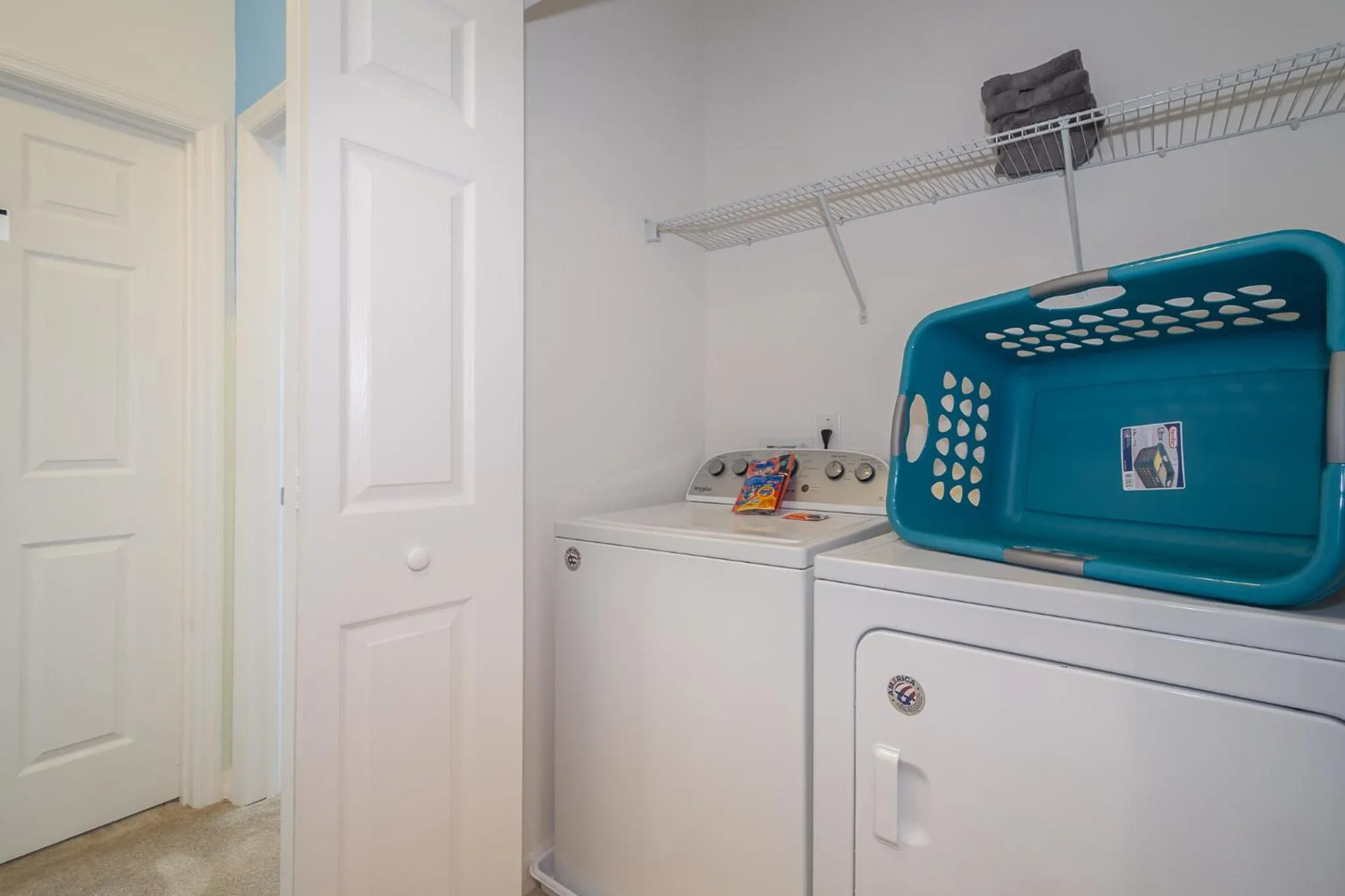 washing machine in Solterra Resort 11 Bed 9 baths