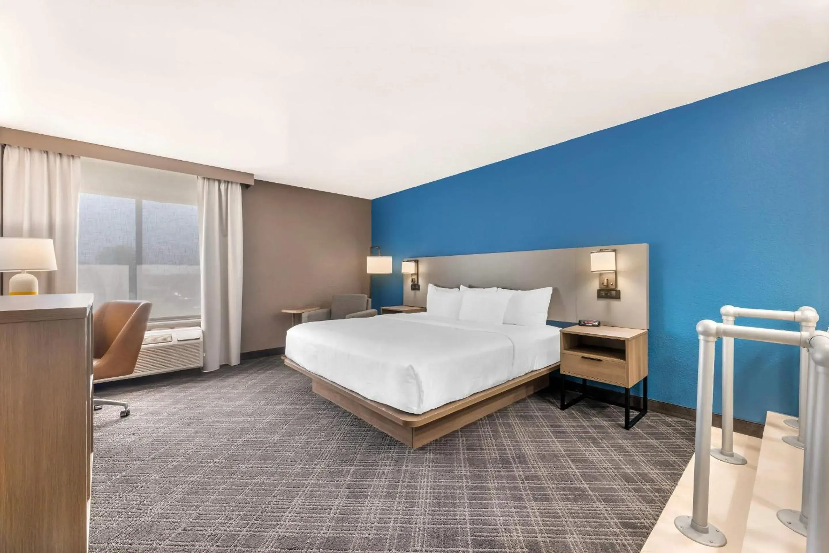 Bedroom, Bed in Comfort Inn Bourbonnais near I-57 Bedroom, Bed in Comfort Inn Bourbonnais near I-57