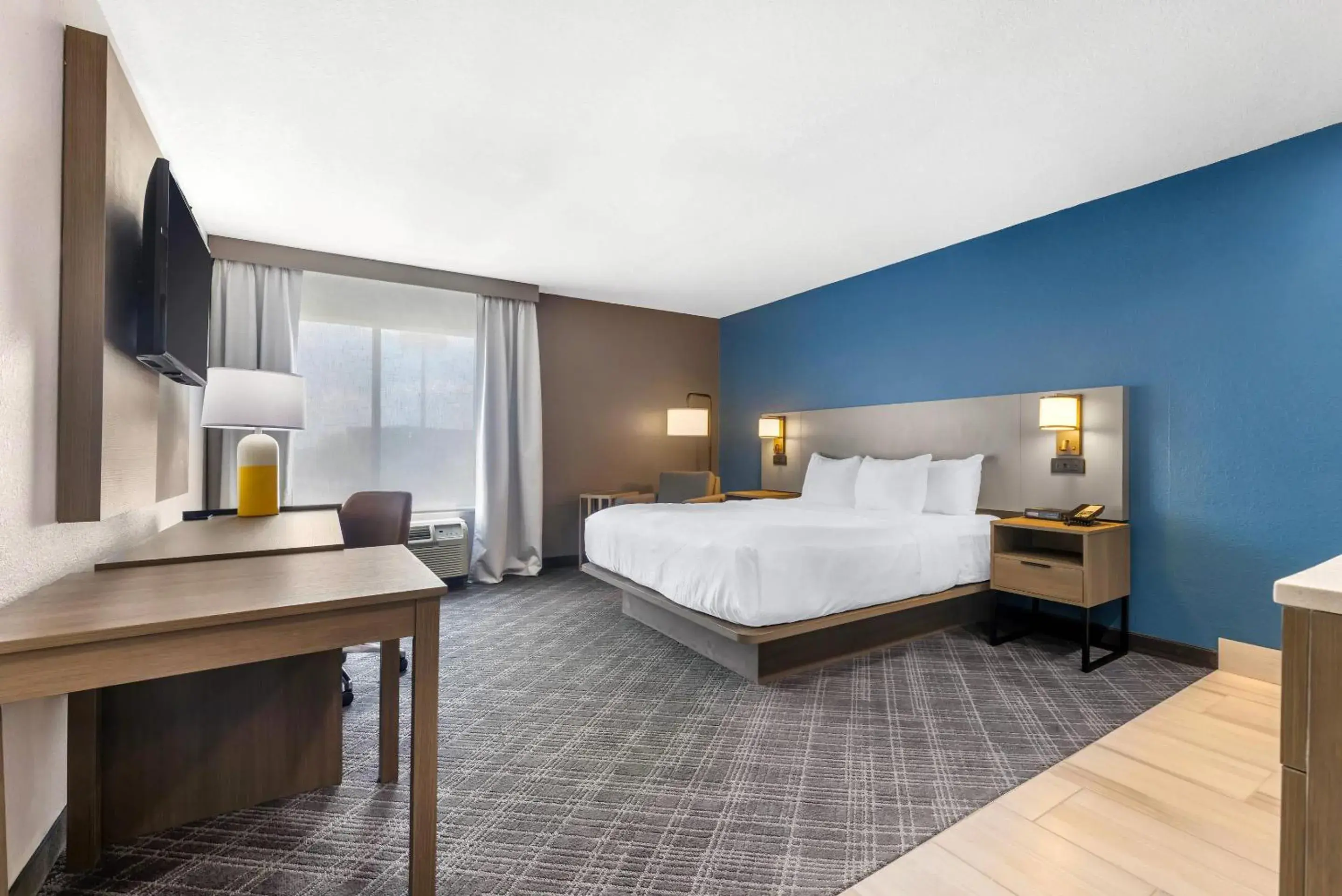 Bedroom, Bed in Comfort Inn Bourbonnais near I-57 Bedroom, Bed in Comfort Inn Bourbonnais near I-57