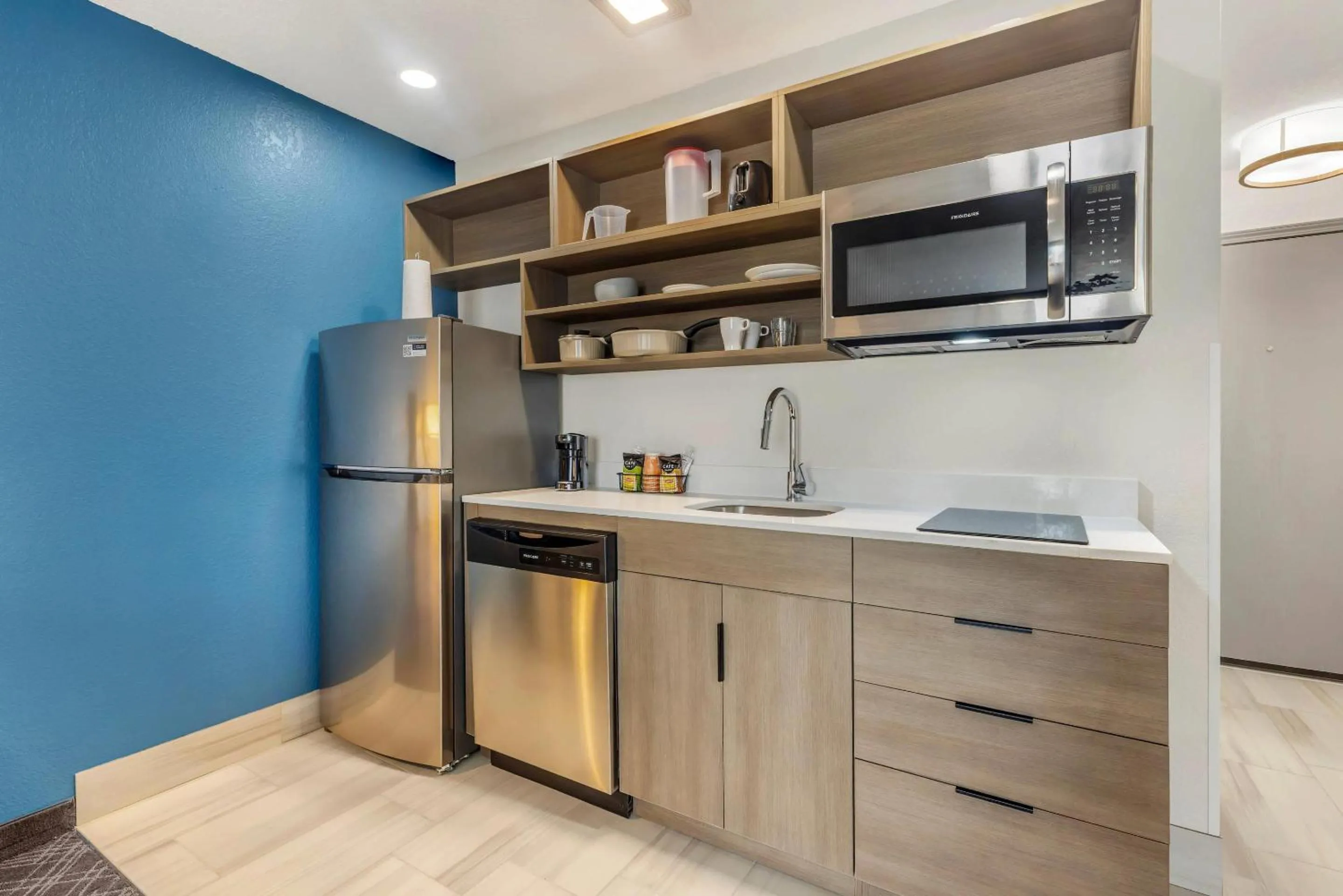 Bedroom in Comfort Inn Bourbonnais near I-57