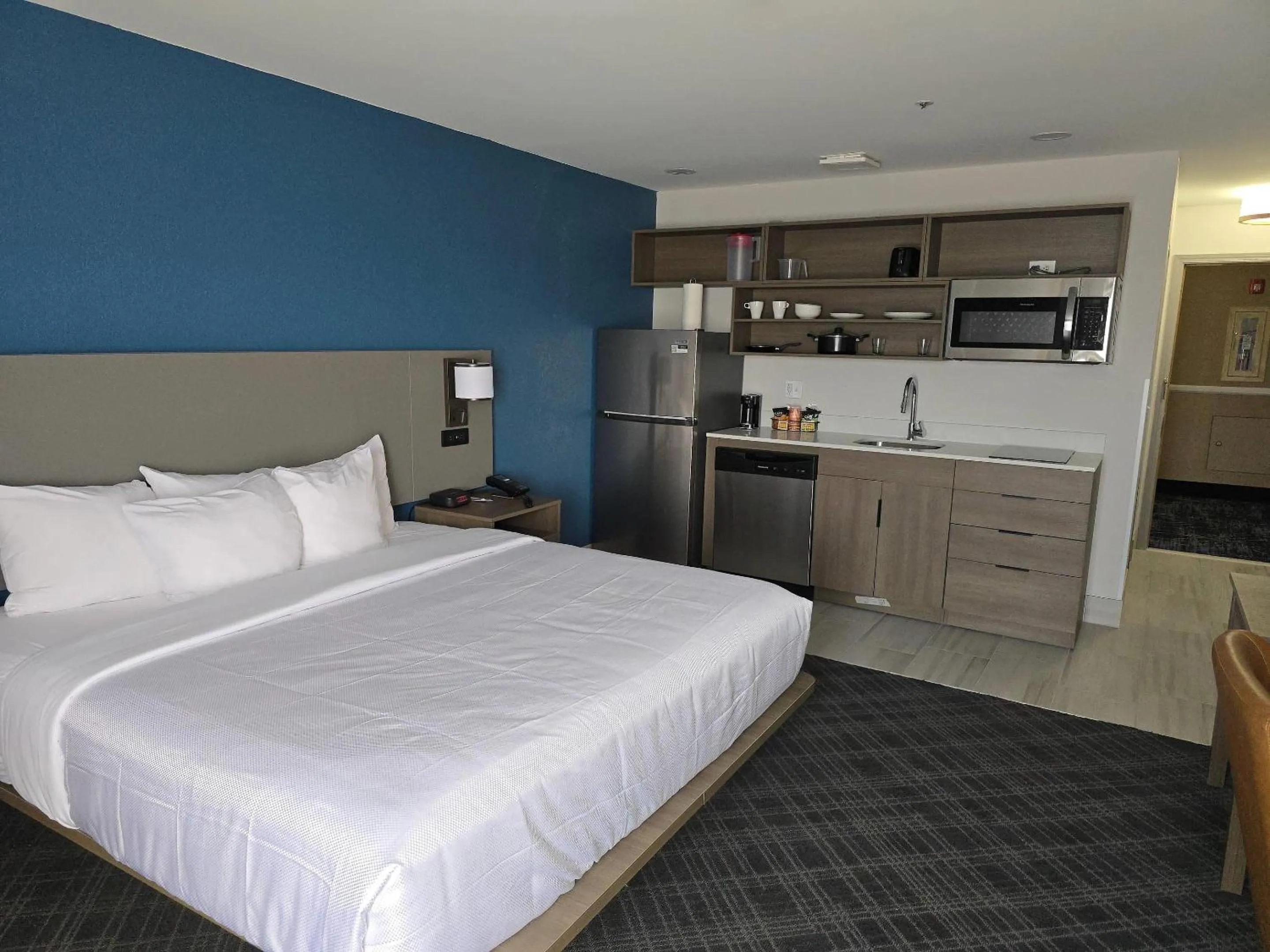 Bedroom, Bed in Comfort Inn Bourbonnais near I-57