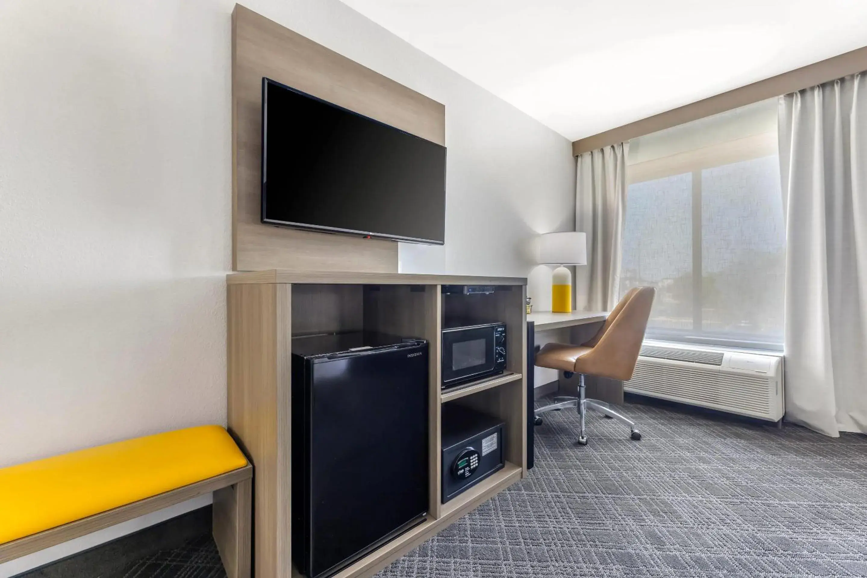 Bedroom, Bed in Comfort Inn Bourbonnais near I-57 Bedroom, Bed in Comfort Inn Bourbonnais near I-57