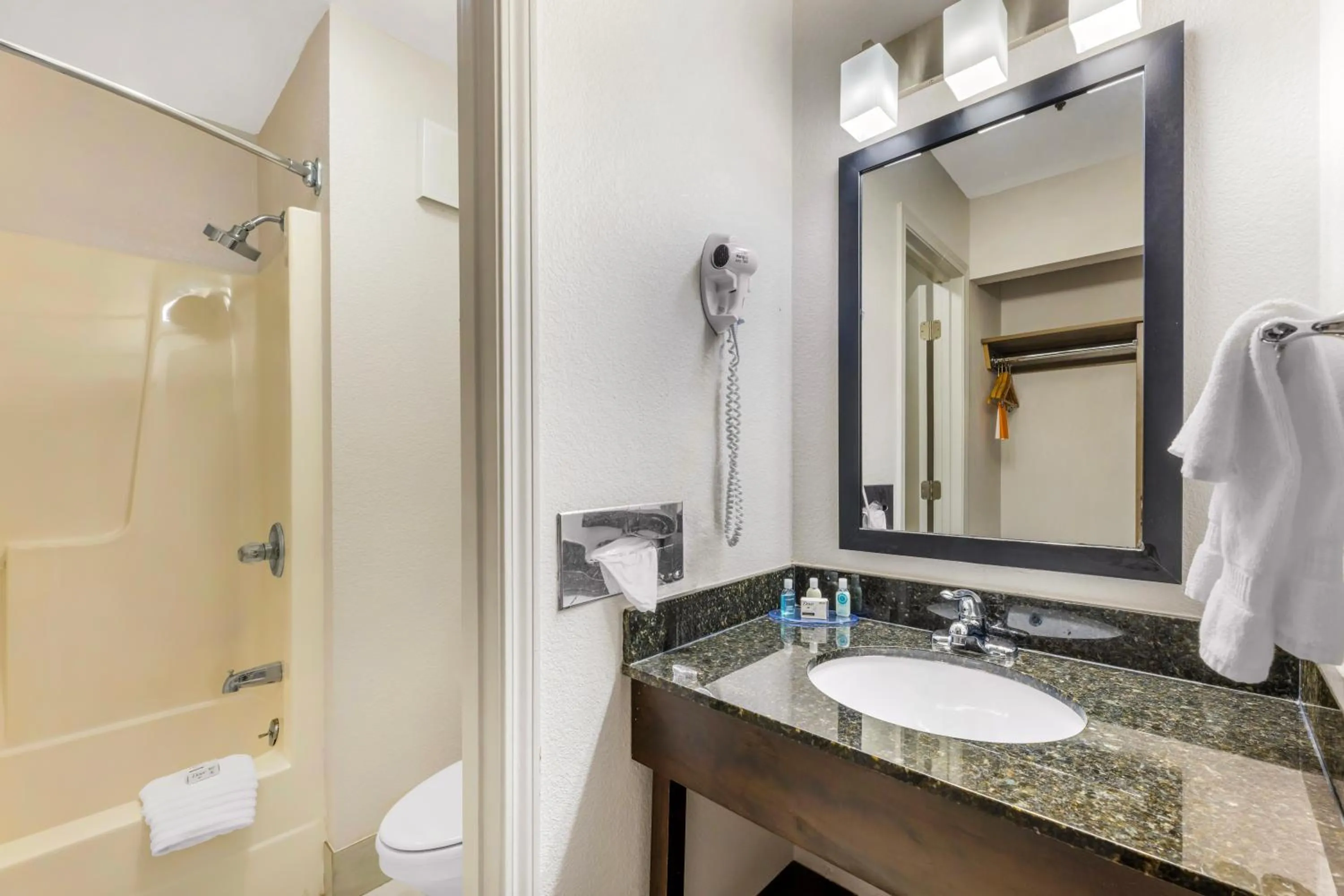 Bathroom in Comfort Inn Bourbonnais near I-57