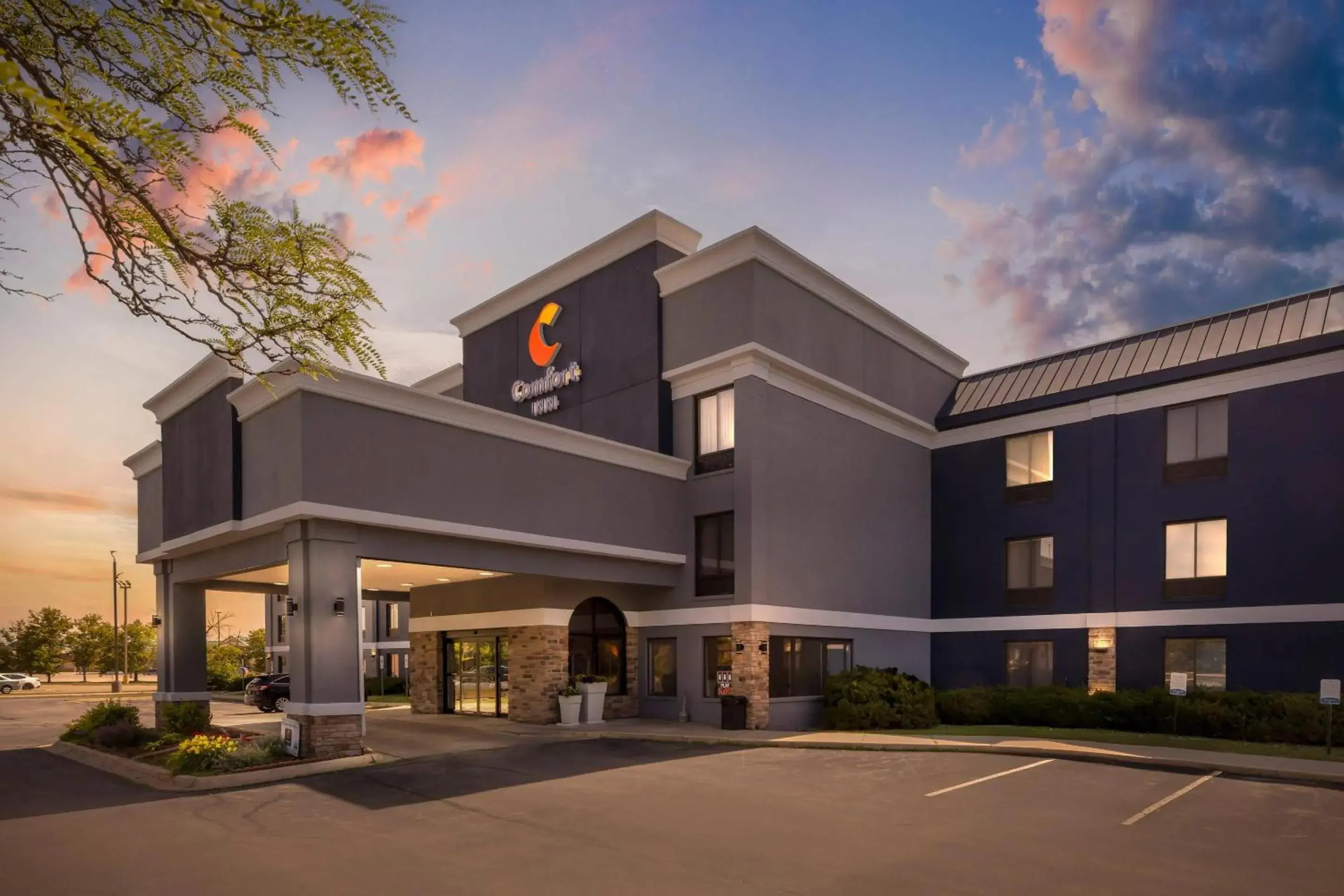 Property building in Comfort Inn Bourbonnais near I-57 Property building in Comfort Inn Bourbonnais near I-57