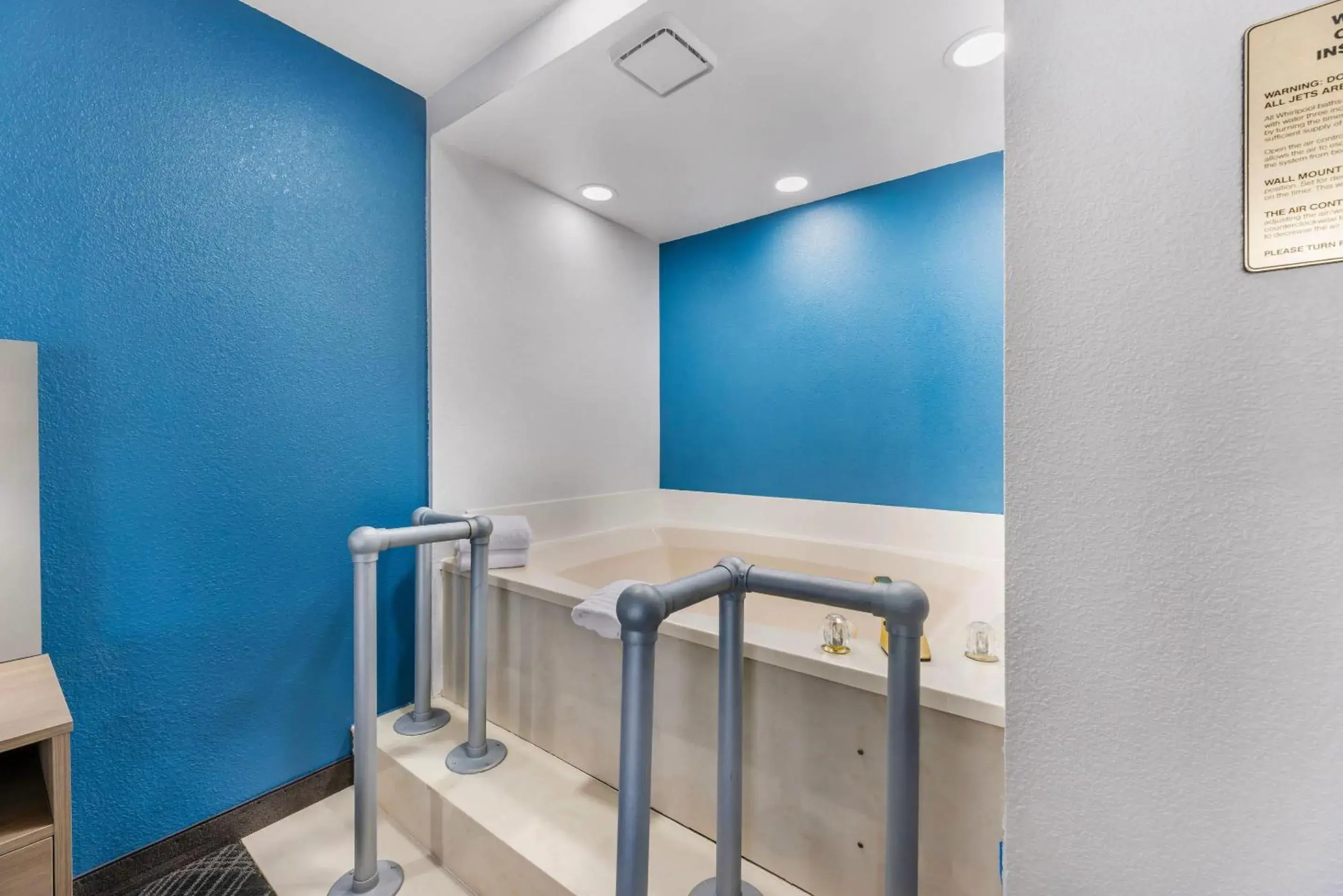 Bedroom in Comfort Inn Bourbonnais near I-57 Bedroom in Comfort Inn Bourbonnais near I-57