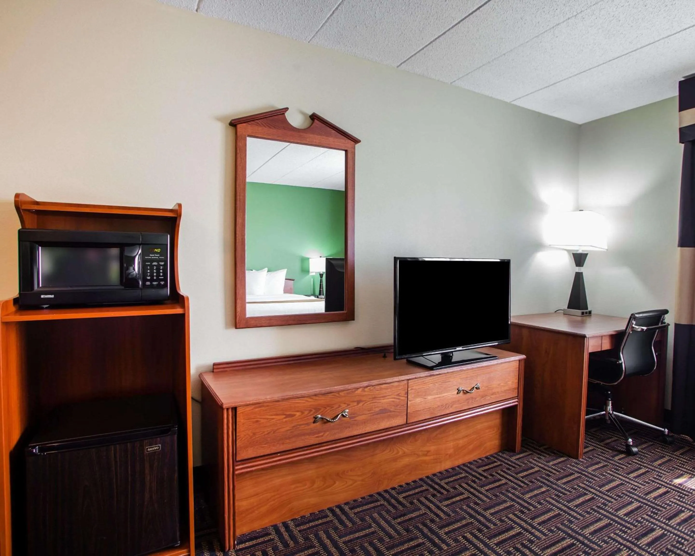 Bedroom in Quality Inn Bolingbrook I-55