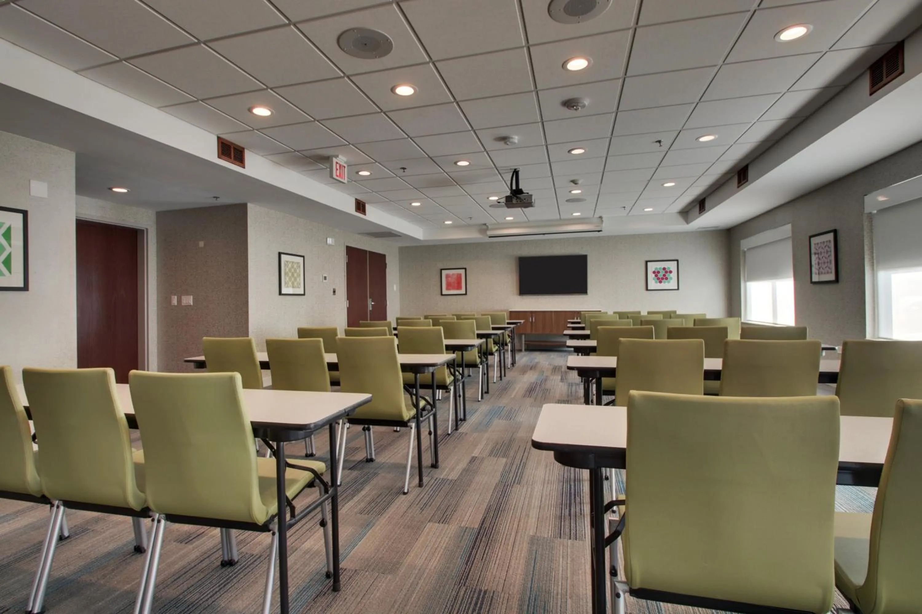 Meeting/conference room in Holiday Inn Express & Suites Aurora - Naperville by IHG
