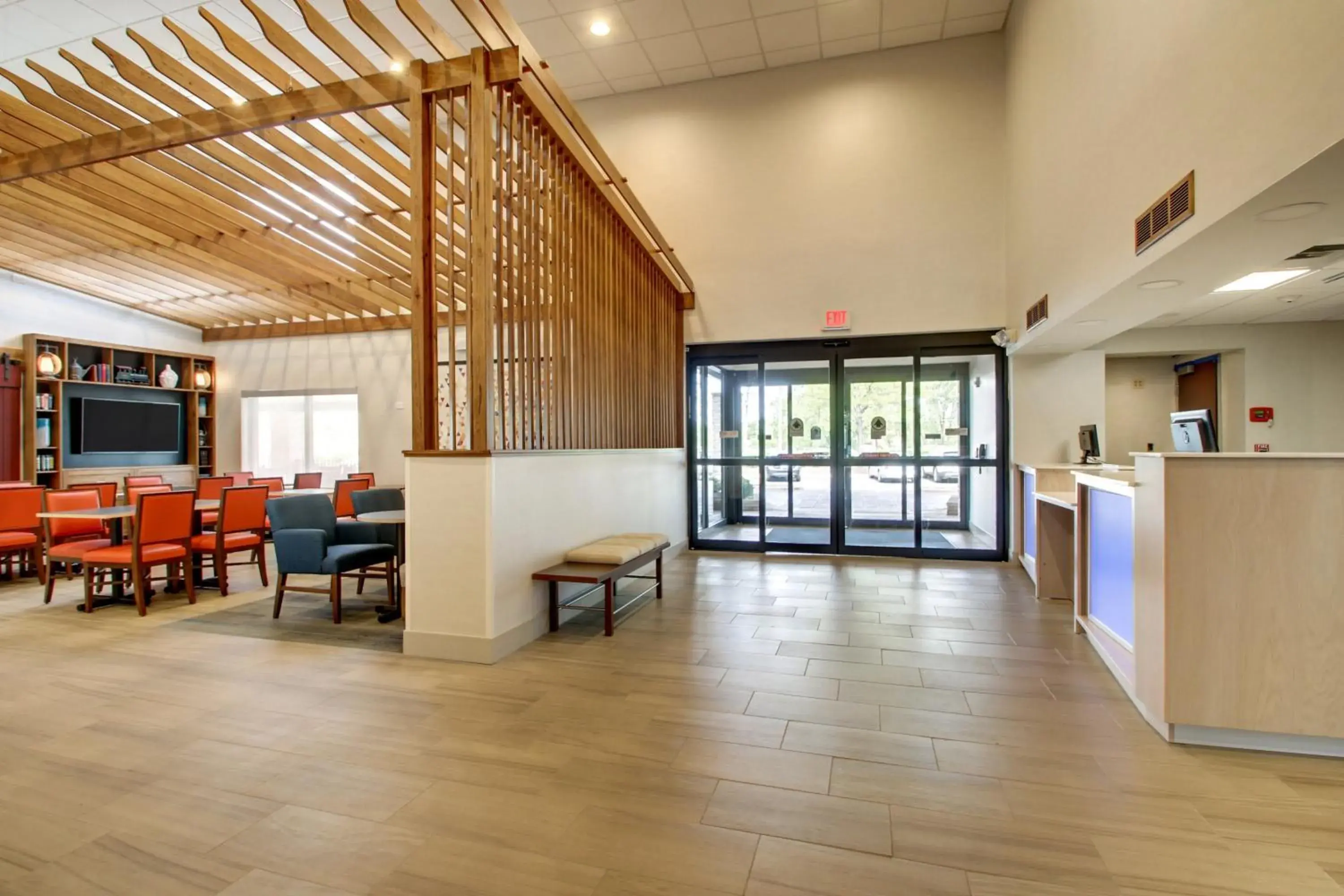 Property building in Holiday Inn Express & Suites Aurora - Naperville by IHG Property building in Holiday Inn Express & Suites Aurora - Naperville by IHG