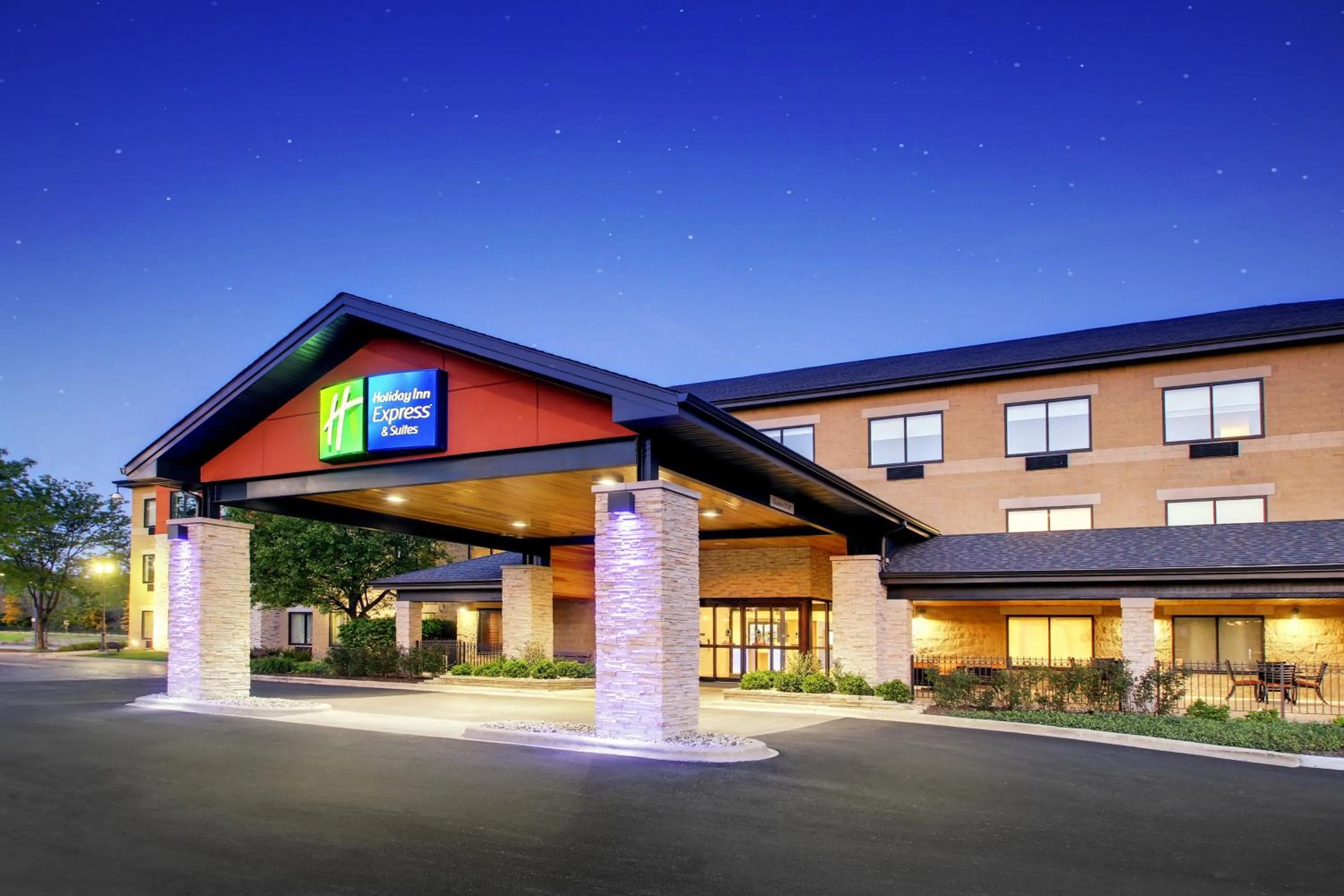 Property building in Holiday Inn Express & Suites Aurora - Naperville by IHG