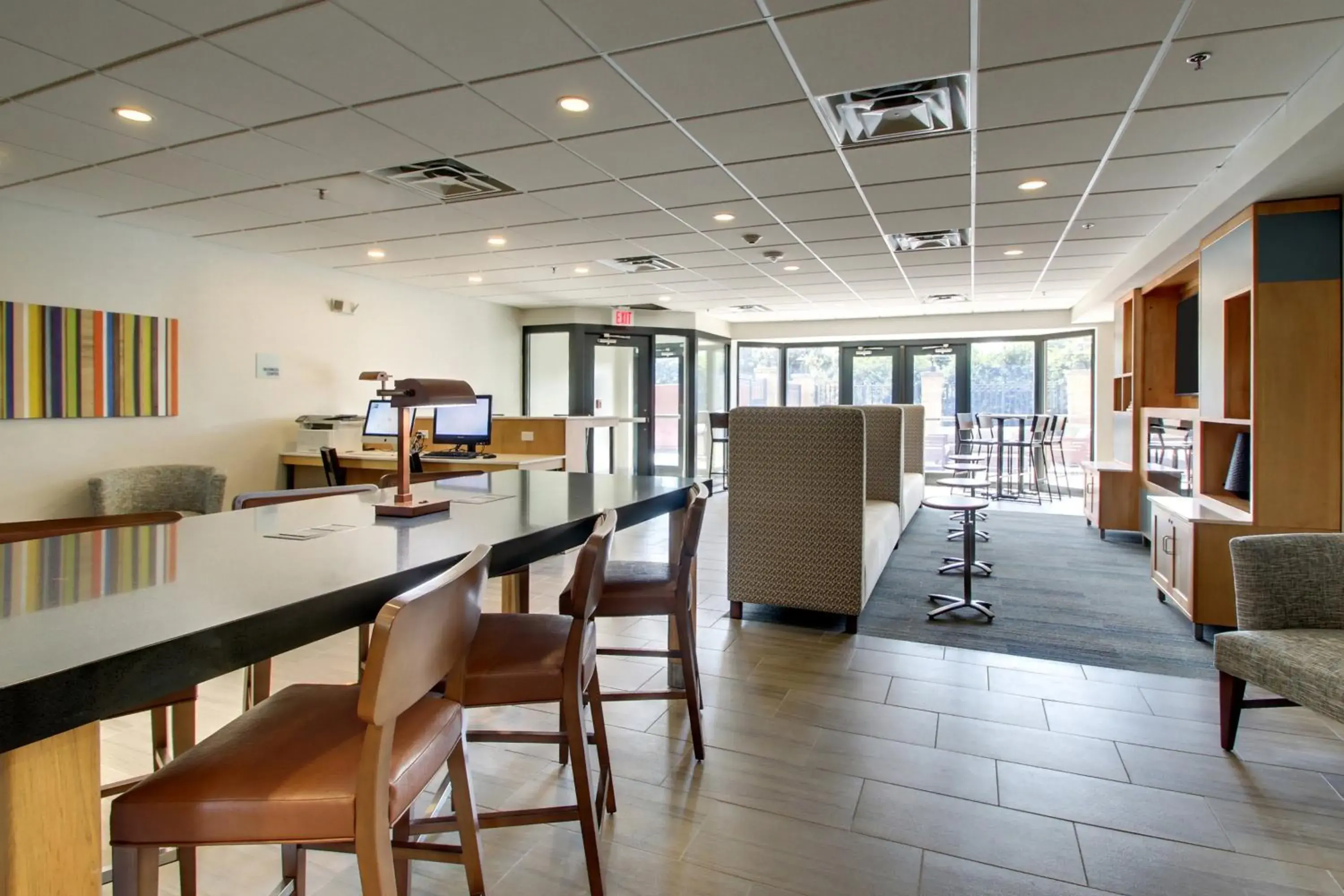 Property building in Holiday Inn Express & Suites Aurora - Naperville by IHG Property building in Holiday Inn Express & Suites Aurora - Naperville by IHG