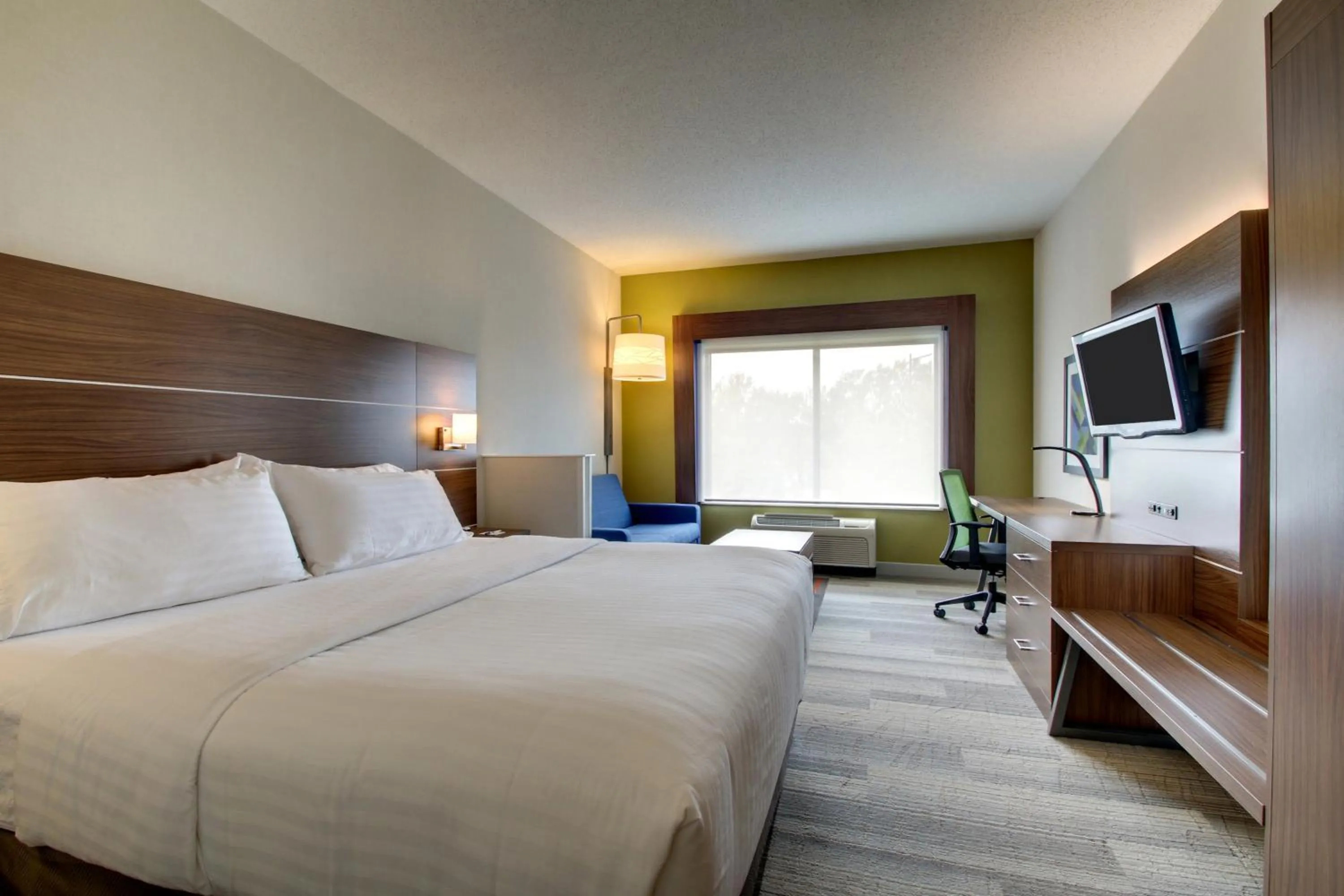 Bedroom, Bed in Holiday Inn Express & Suites Aurora - Naperville by IHG
