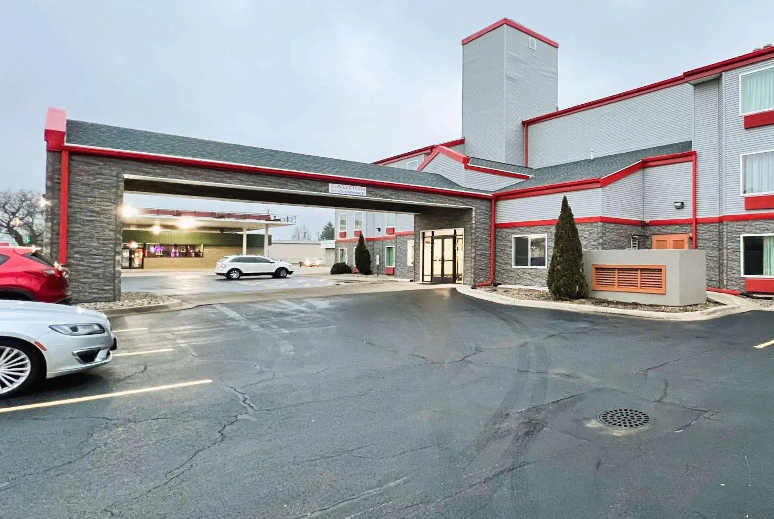 Property building in Econo Lodge Champaign Urbana – University Area Property building in Econo Lodge Champaign Urbana – University Area