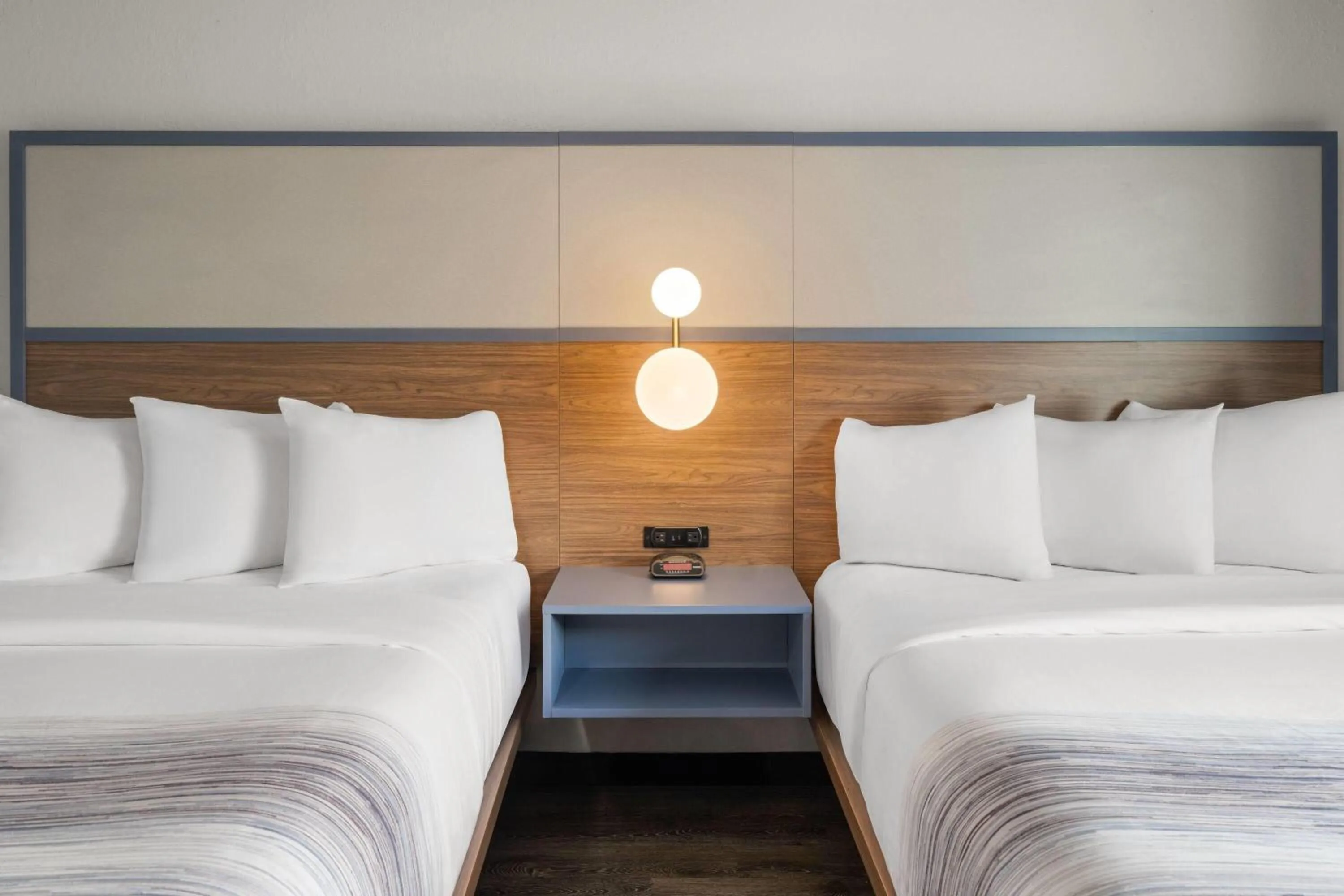 Photo of the whole room, Bed in AmericInn by Wyndham Urbana Champaign University Area