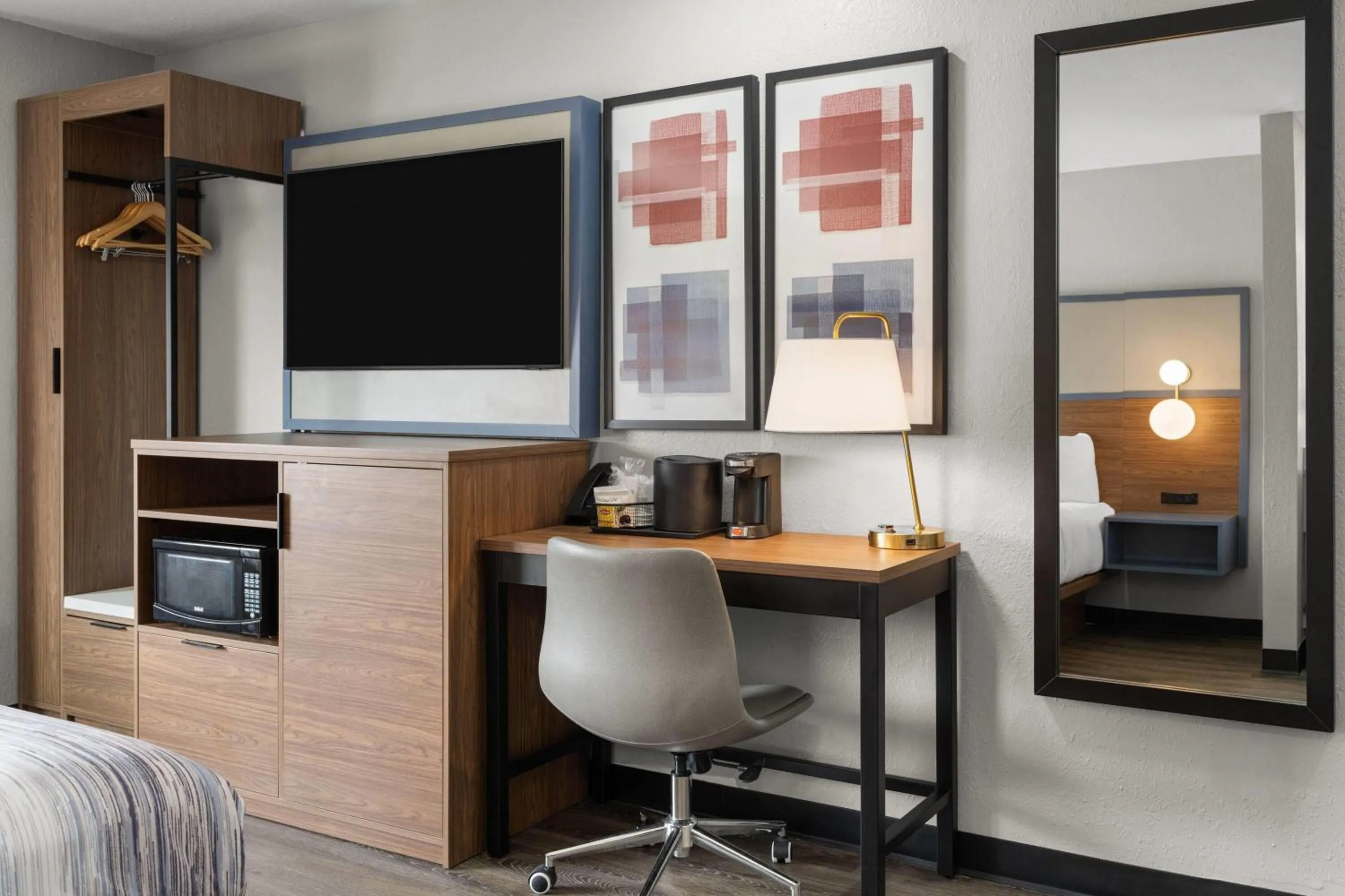 Photo of the whole room, Bed in AmericInn by Wyndham Urbana Champaign University Area