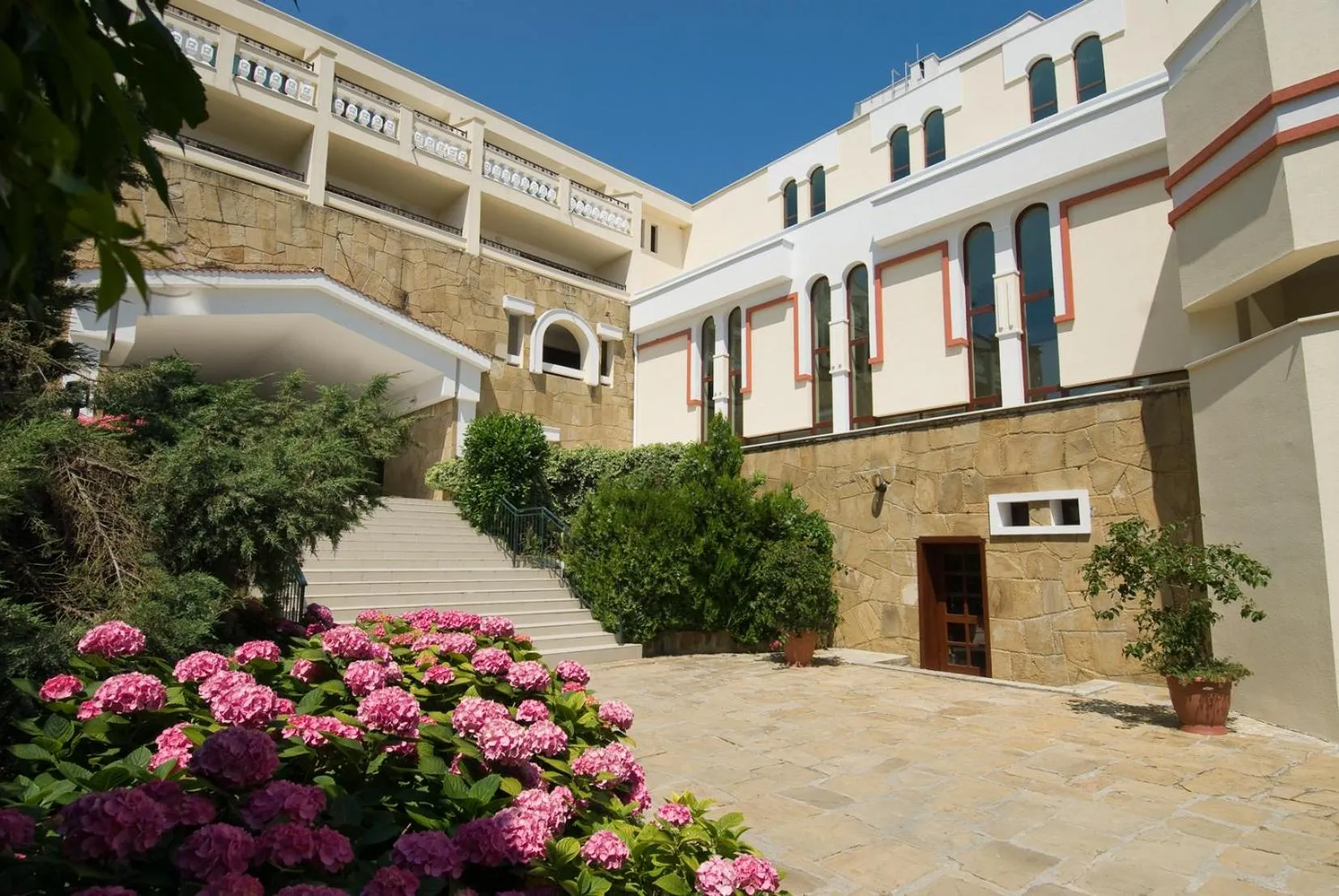 Facade/entrance in Duni Pelican Hotel - All Inclusive