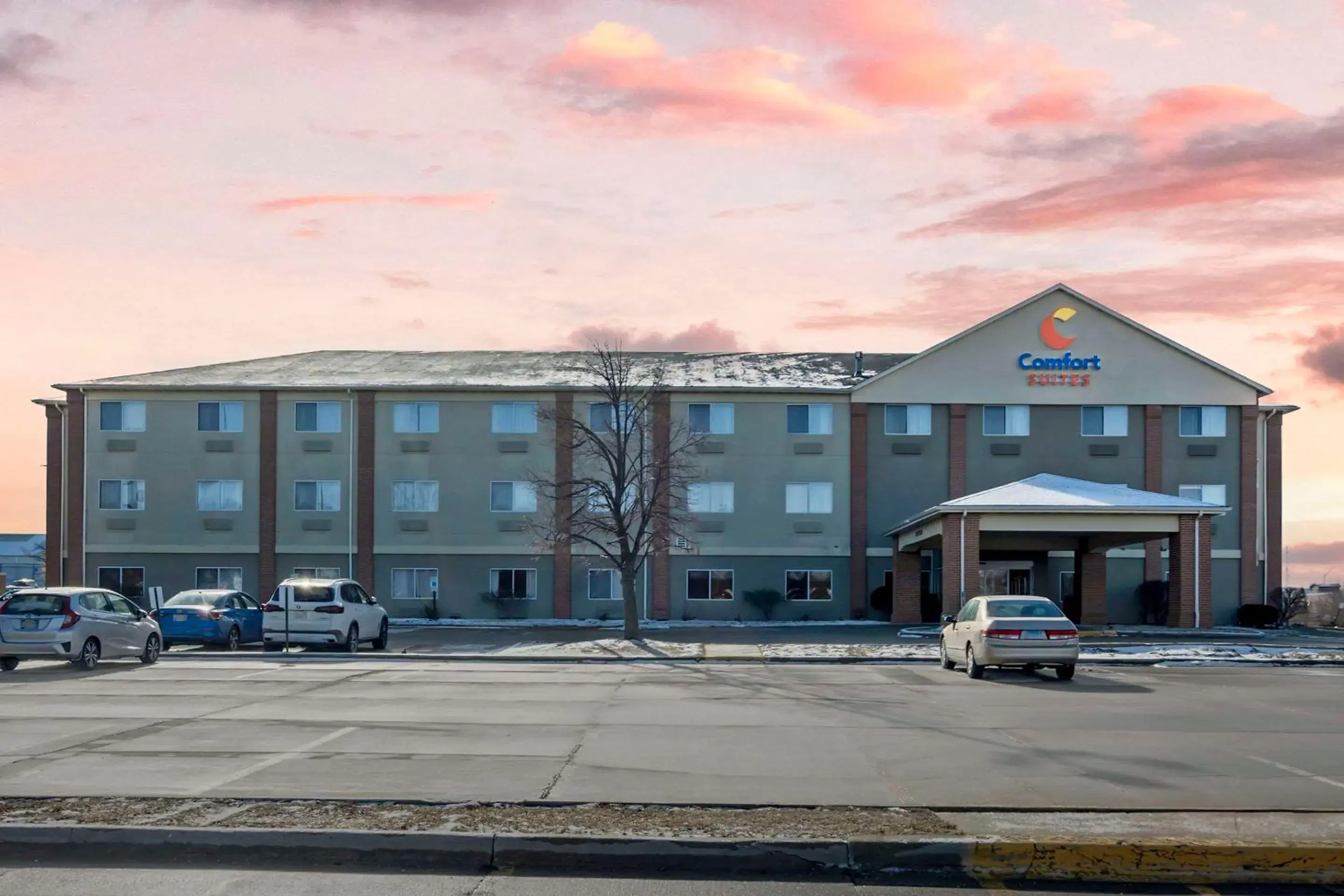 Property building in Comfort Suites Normal University area Property building in Comfort Suites Normal University area