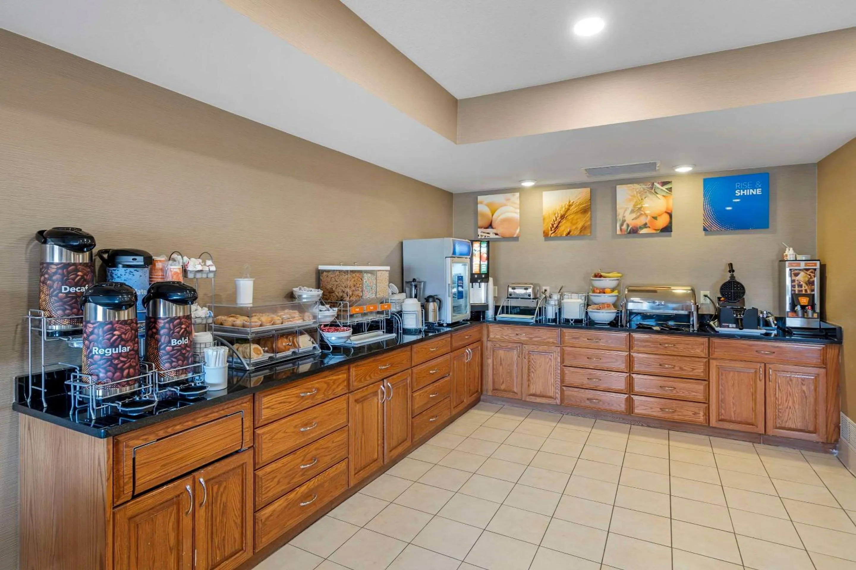 Breakfast in Comfort Suites Normal University area