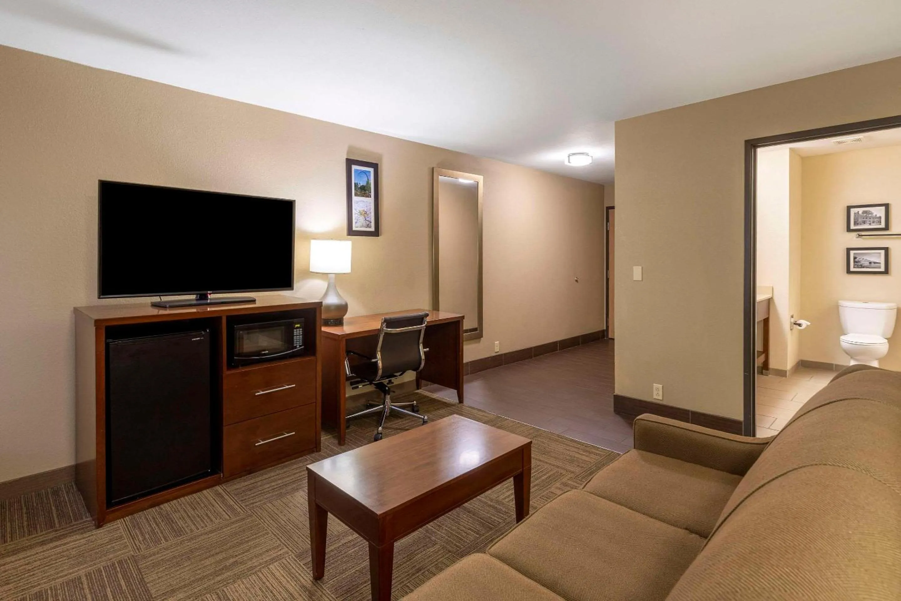 Bedroom in Comfort Inn Collinsville near St Louis