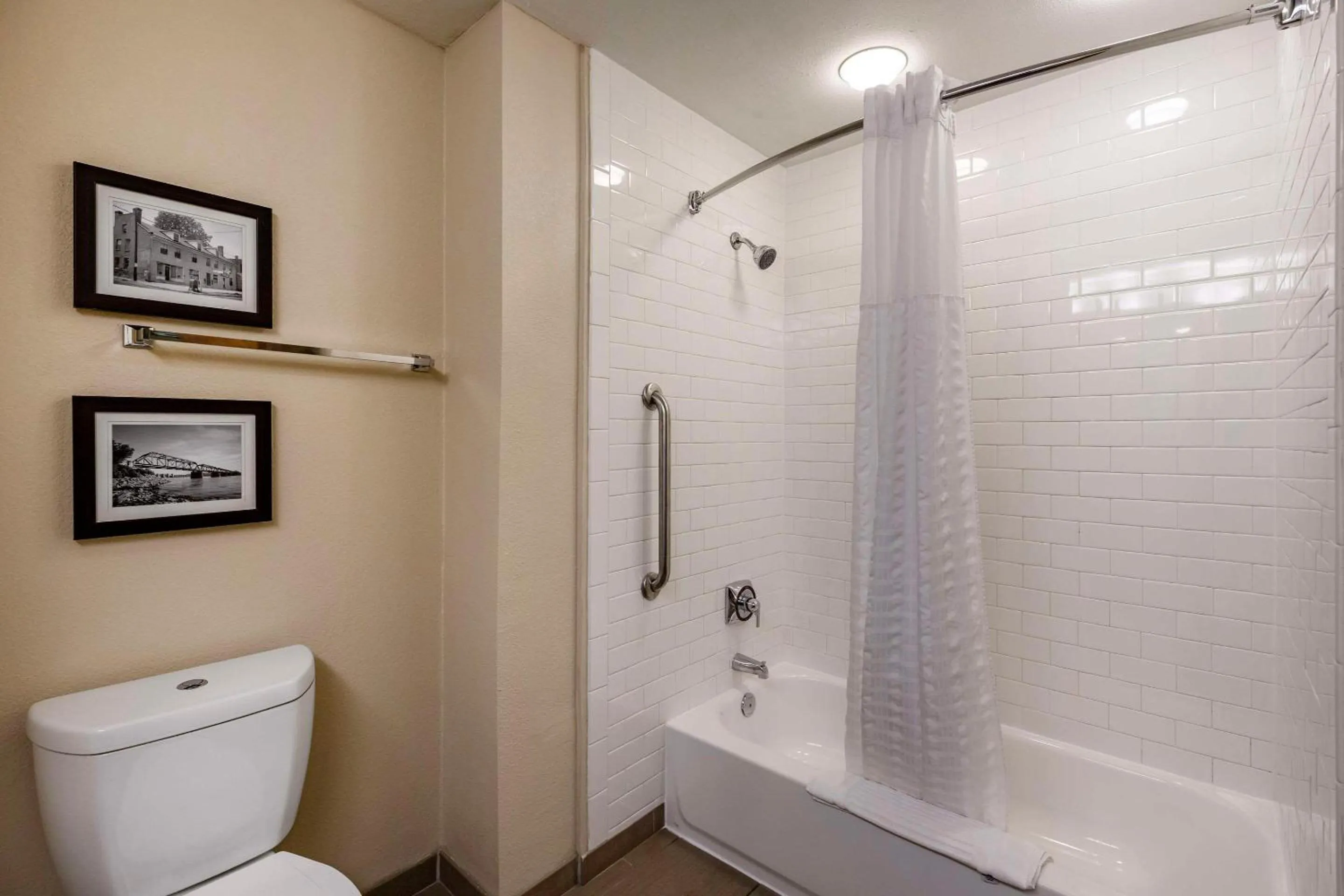 Bathroom in Comfort Inn Collinsville near St Louis