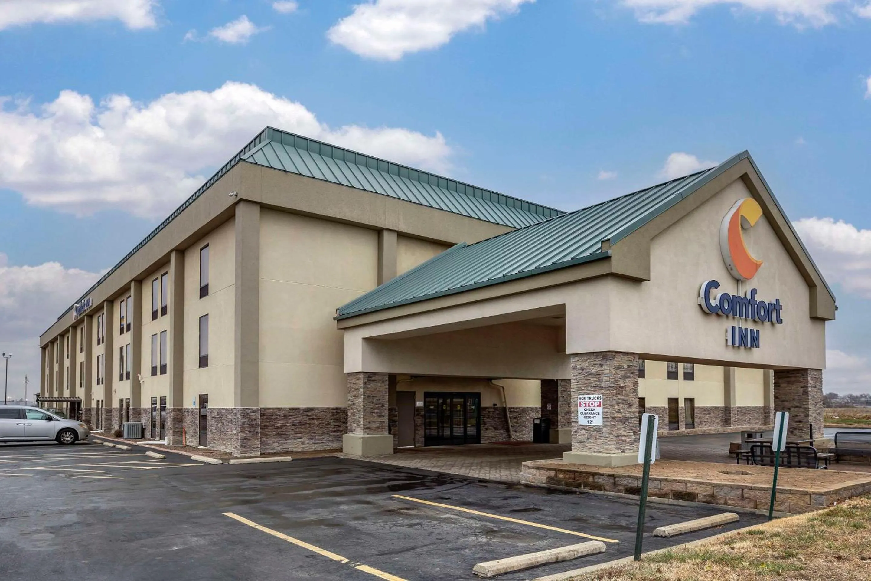 Property building in Comfort Inn Collinsville near St Louis
