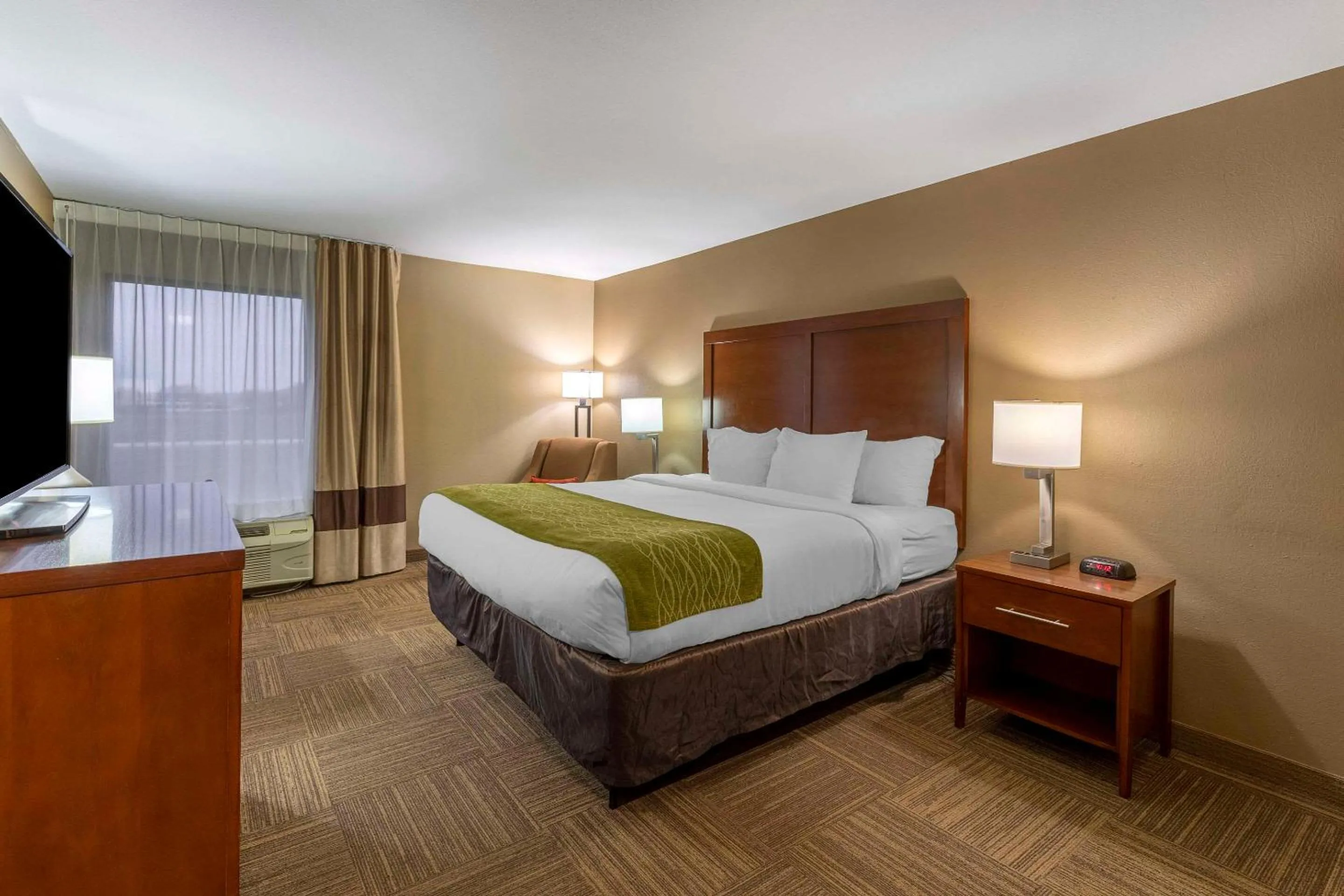 Bedroom, Bed in Comfort Inn Collinsville near St Louis