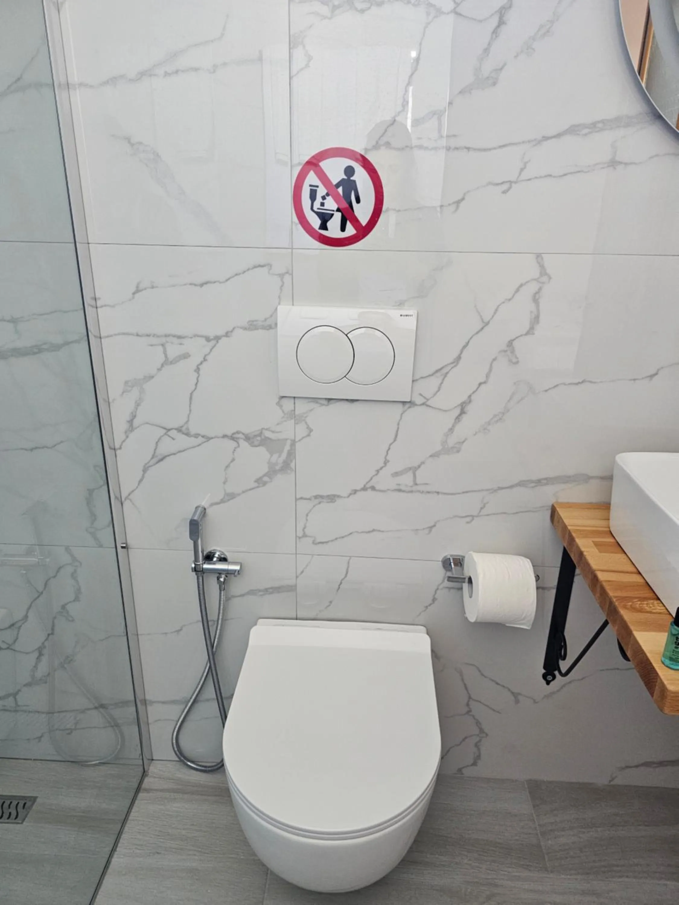 Toilet in Vila Malo
