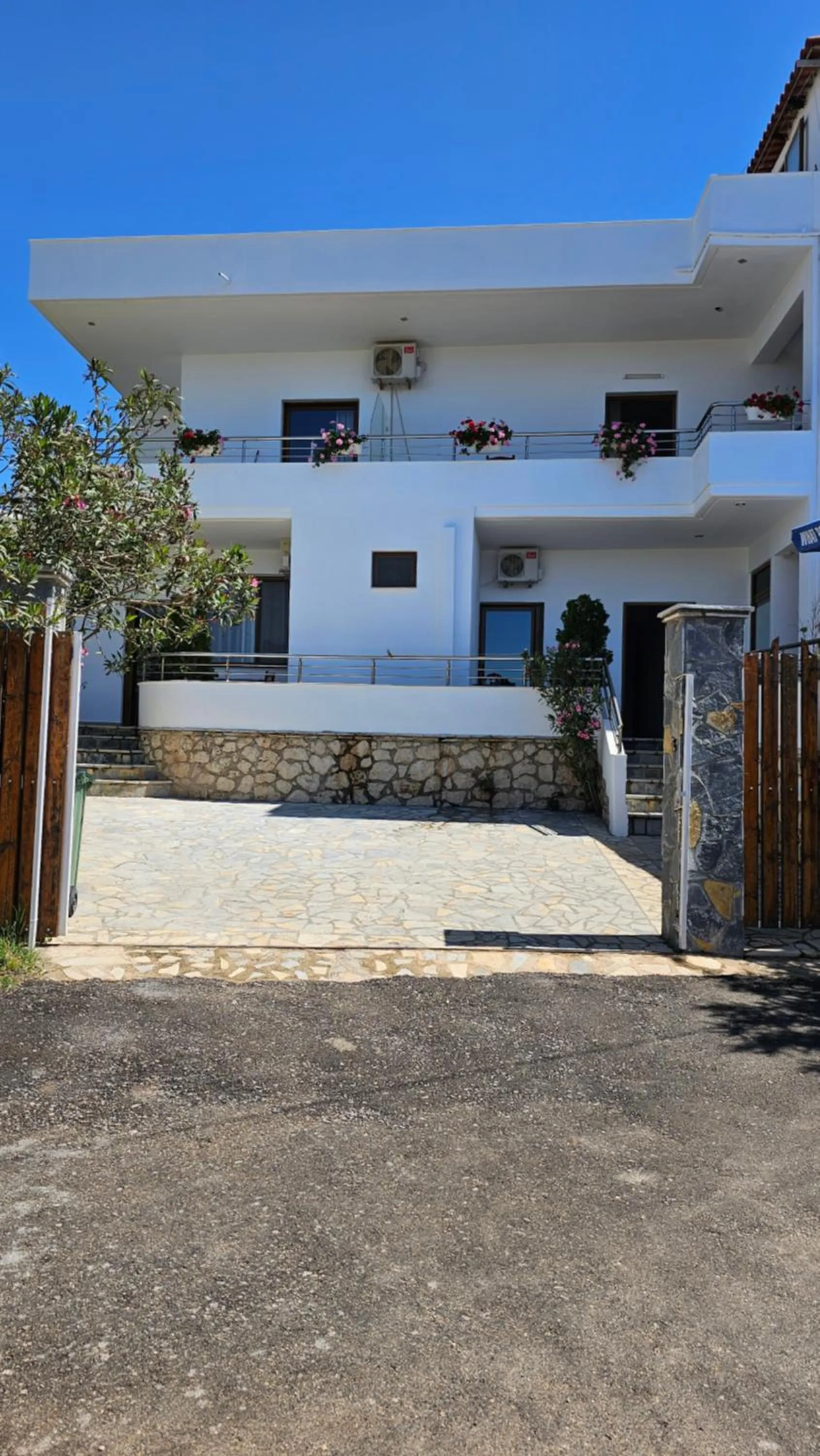 Property building in Vila Malo