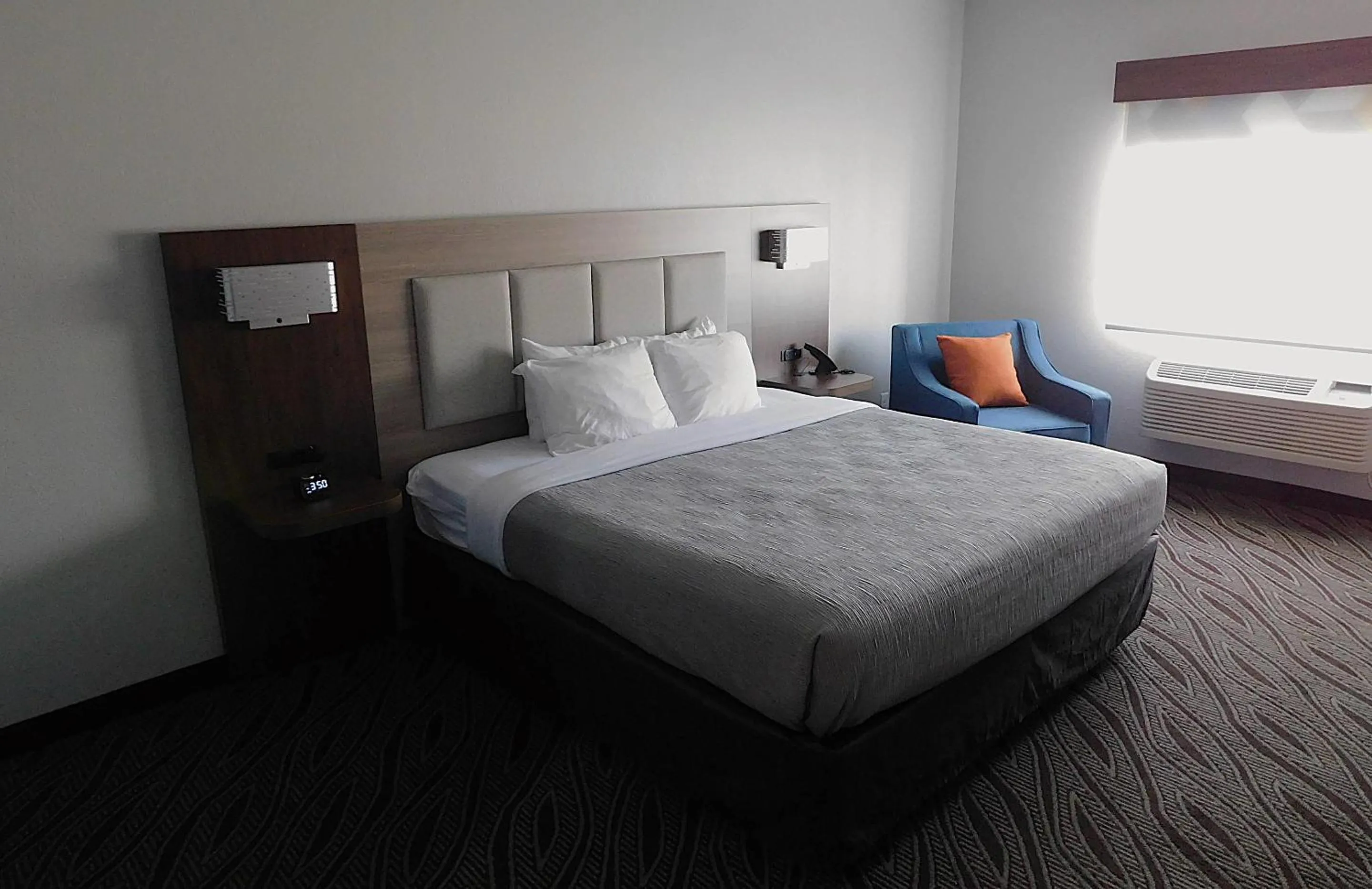 Bedroom, Bed in Quality Inn Pontiac