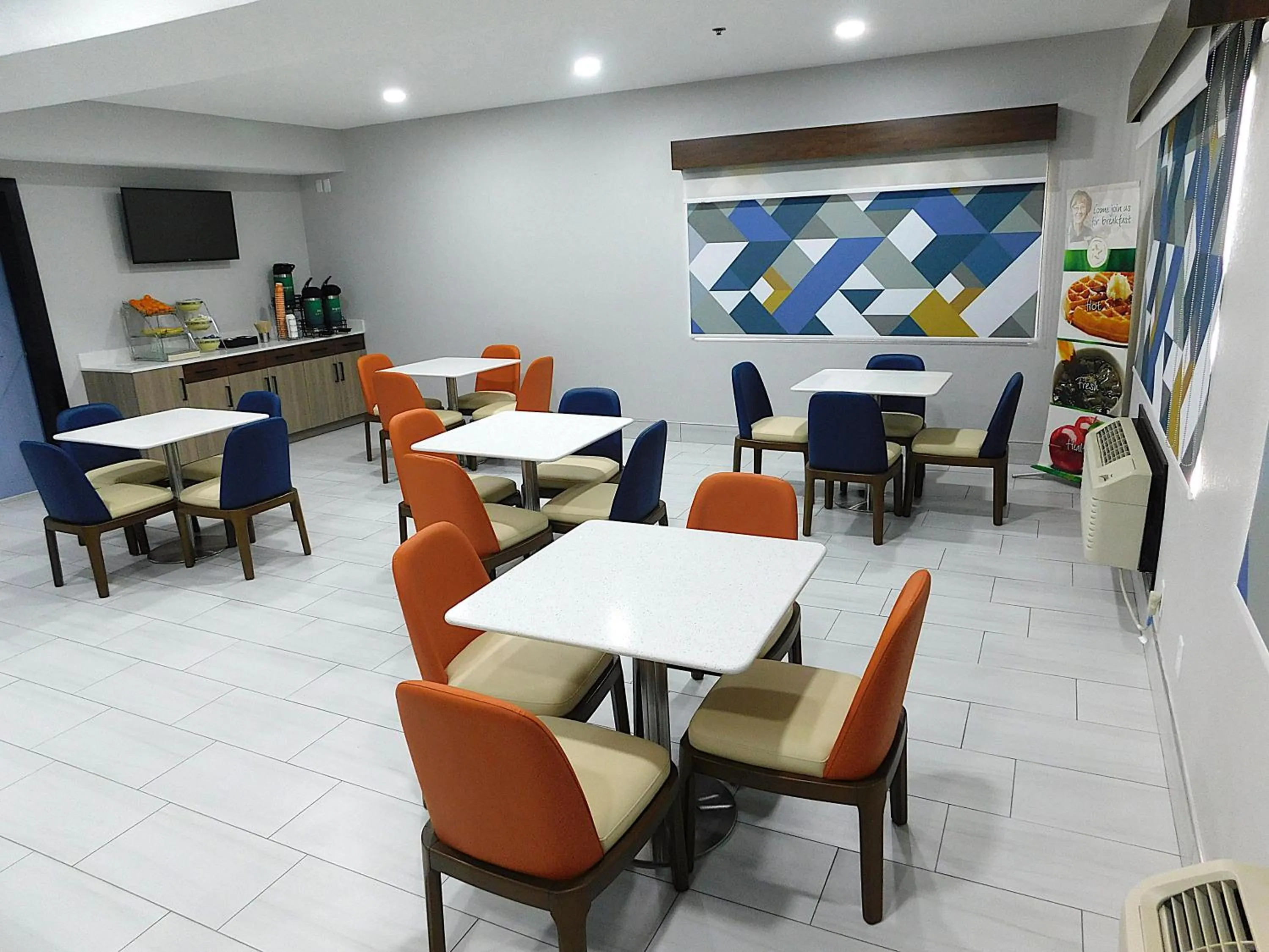 Breakfast in Quality Inn Pontiac