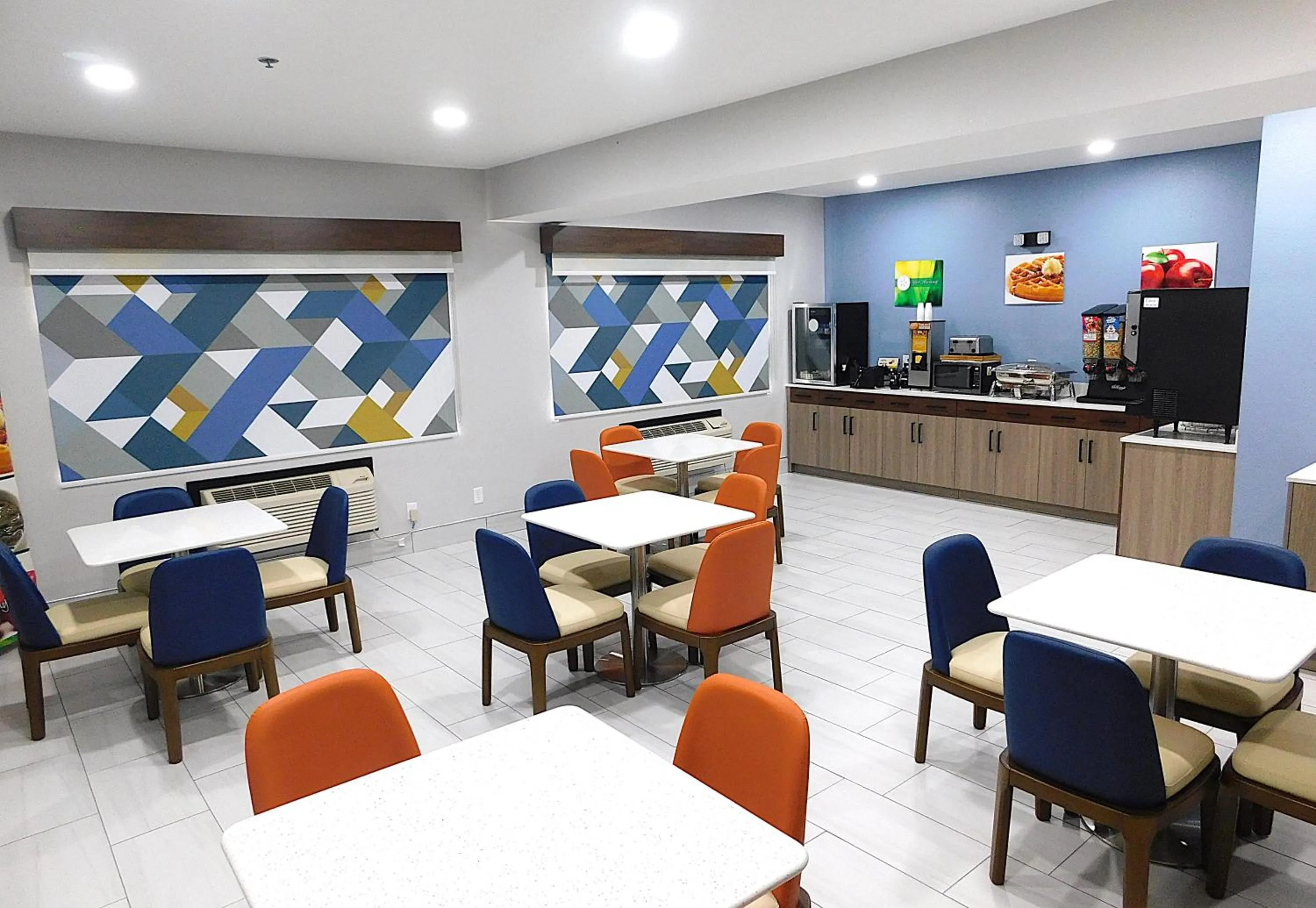 Breakfast in Quality Inn Pontiac