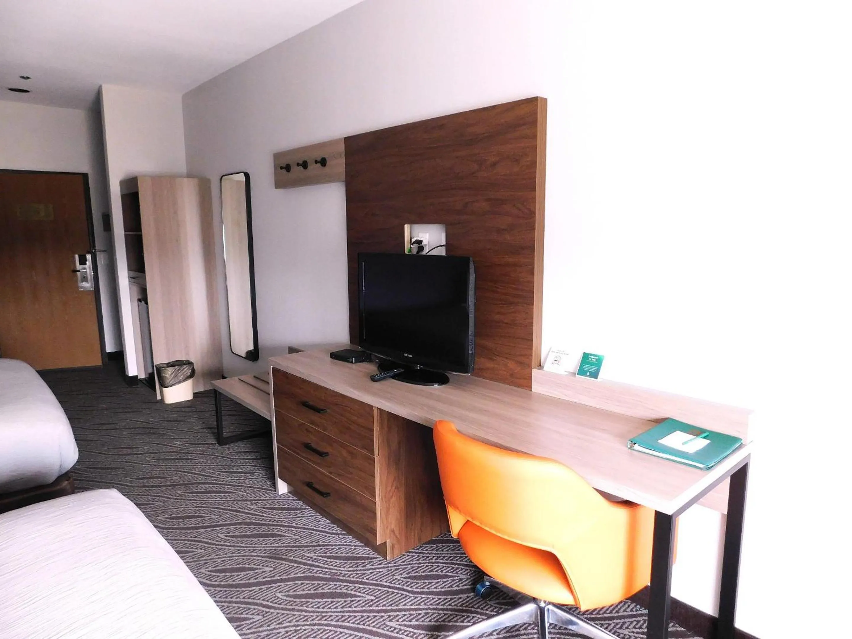 Bedroom in Quality Inn Pontiac