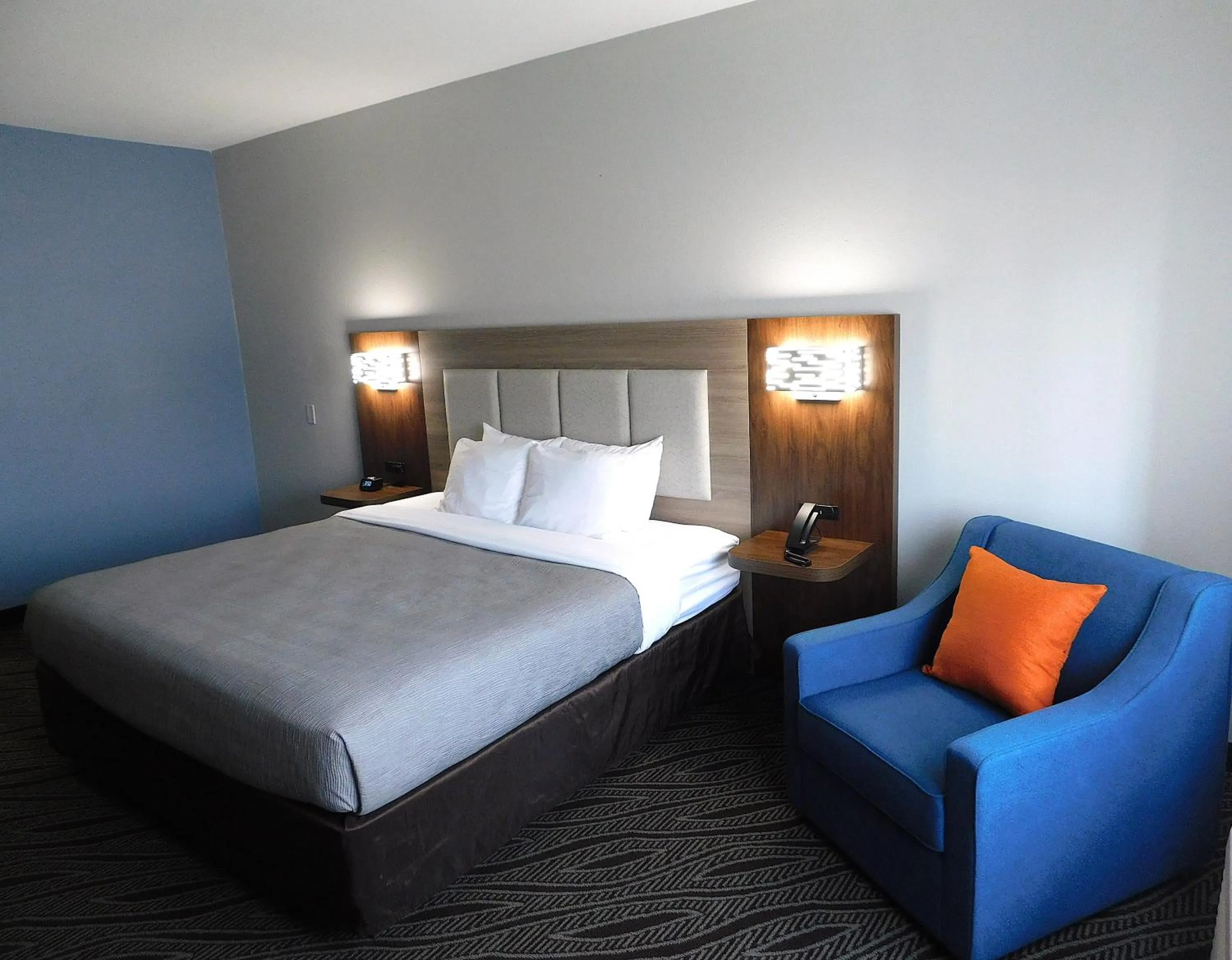 Bed in Quality Inn Pontiac