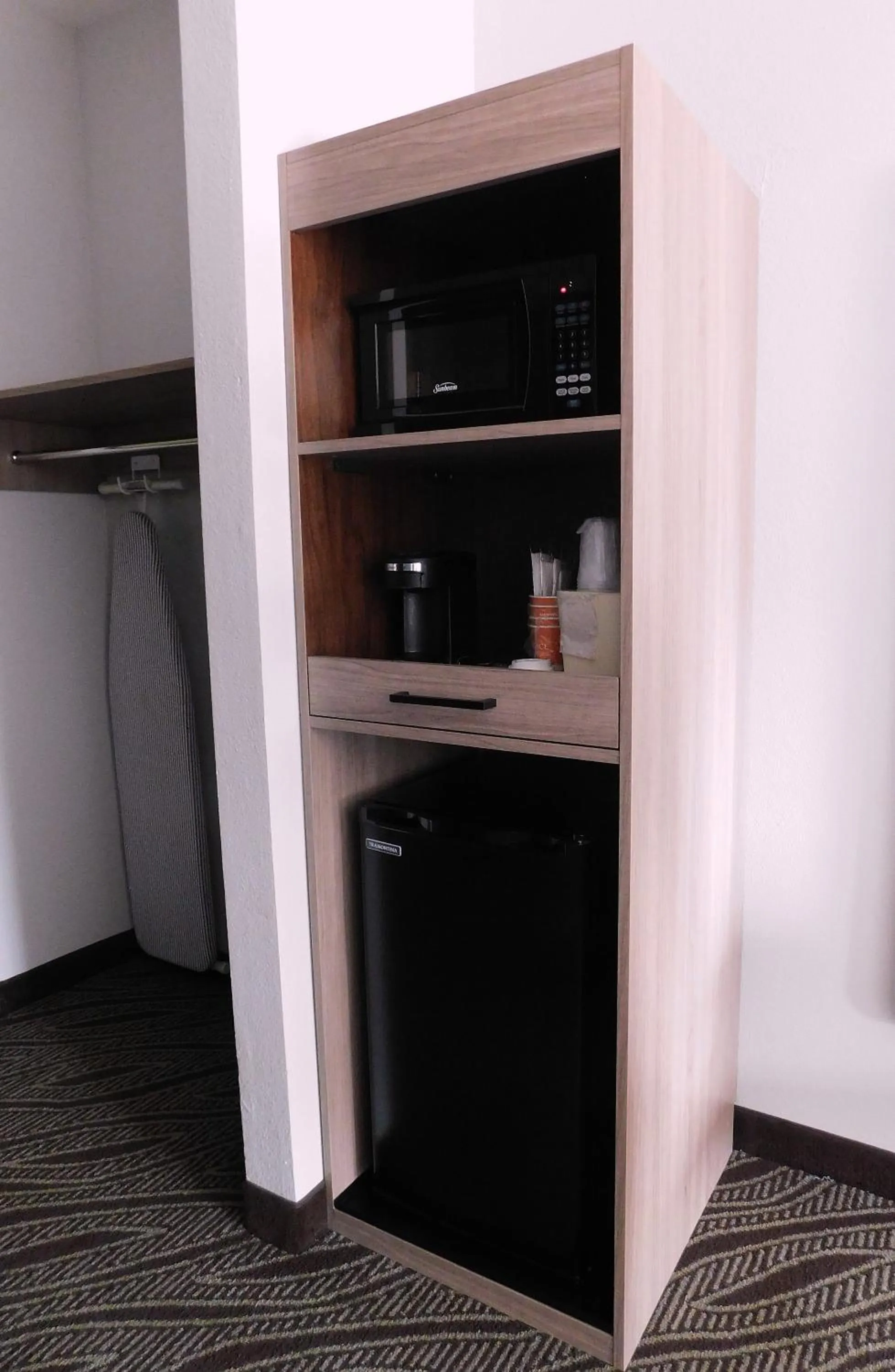 Coffee/tea facilities in Quality Inn Pontiac