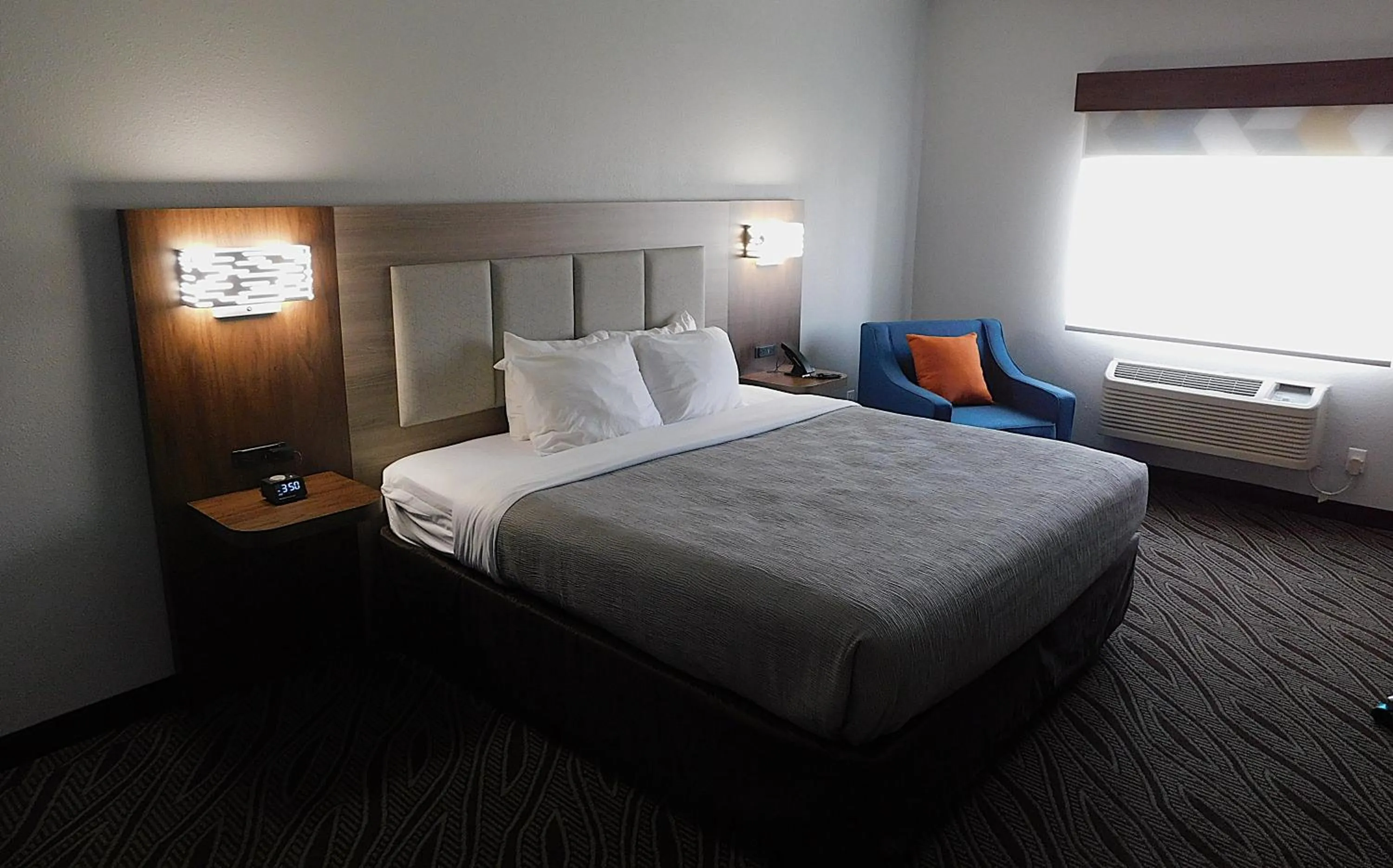 Bed in Quality Inn Pontiac