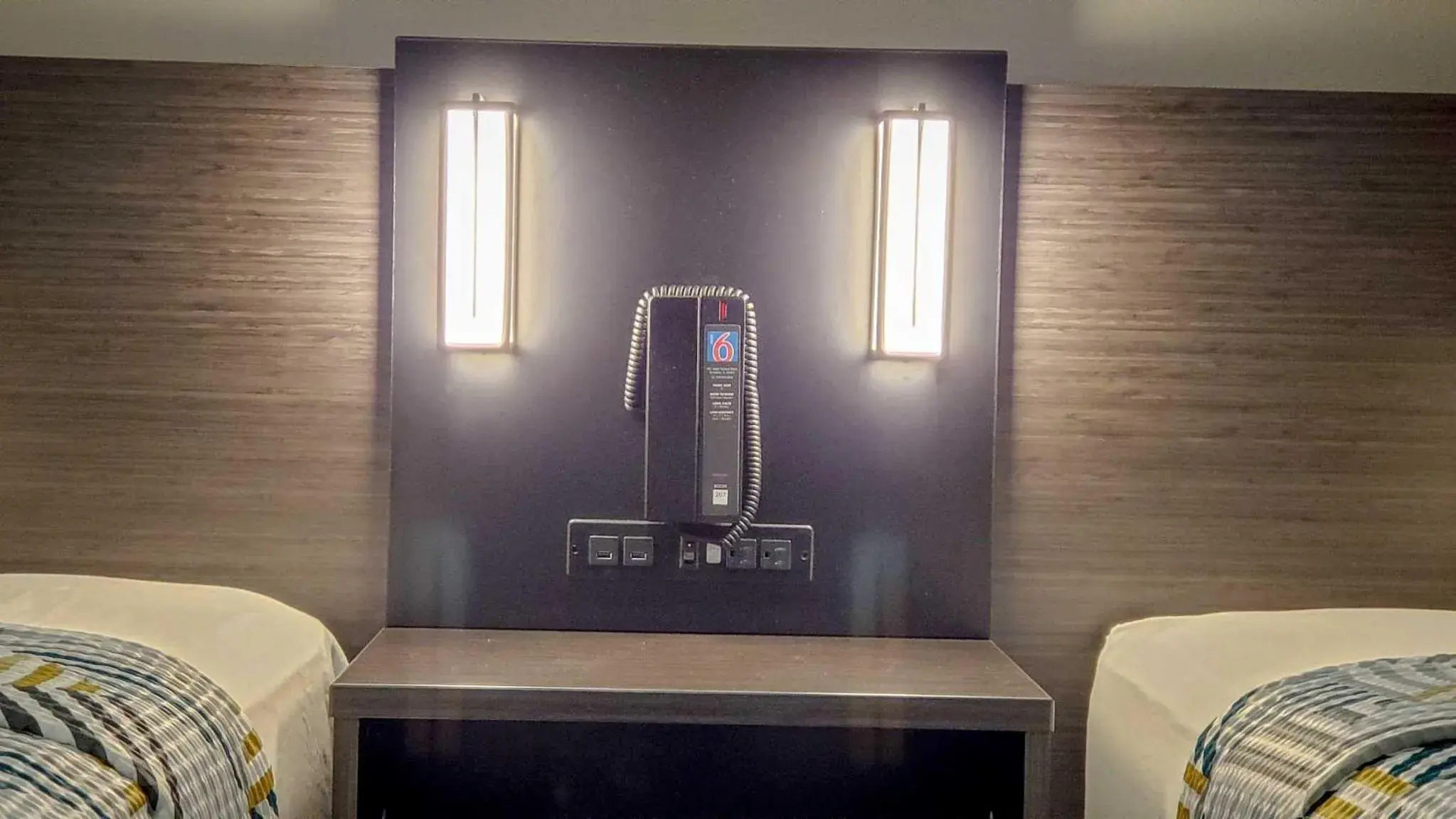 Bedroom in Motel 6-Kewanee, IL Bedroom in Motel 6-Kewanee, IL