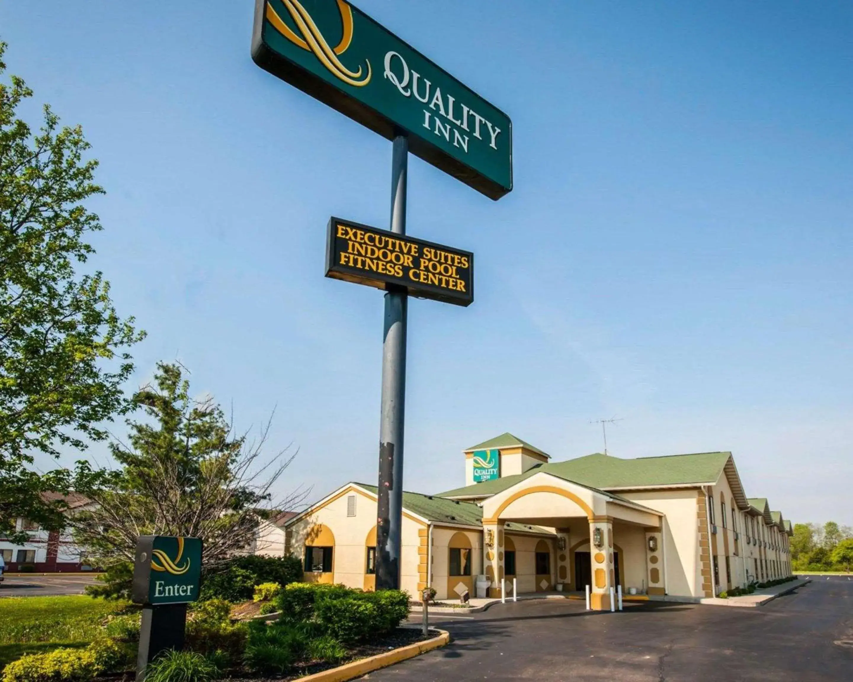 Property building in Quality Inn Franklin I-65 Property building in Quality Inn Franklin I-65